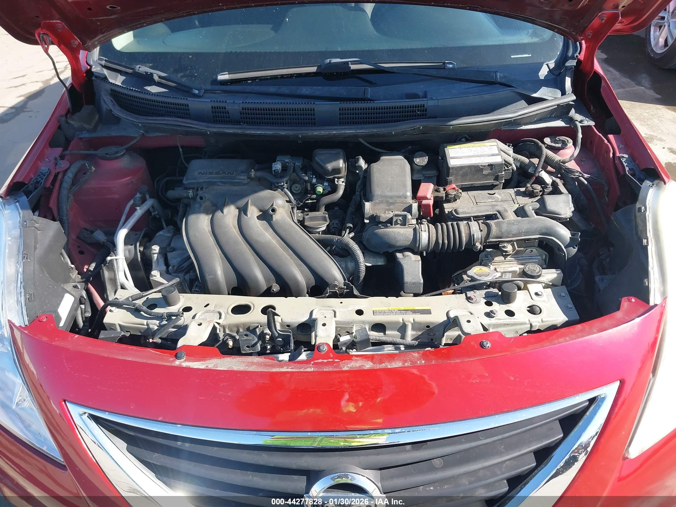 NISSAN VERSA image 10