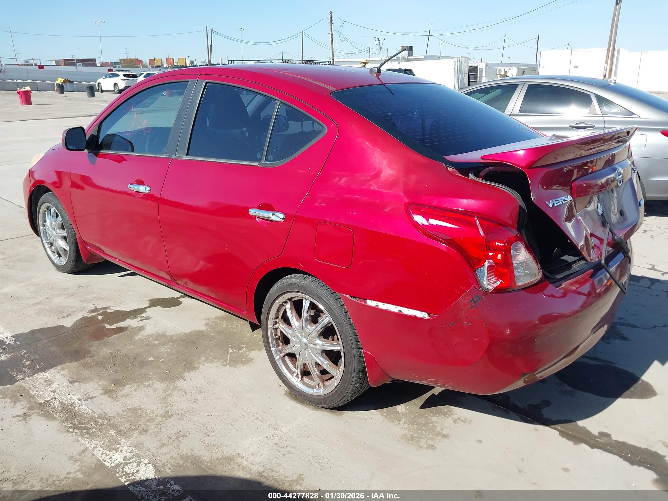 NISSAN VERSA image 3