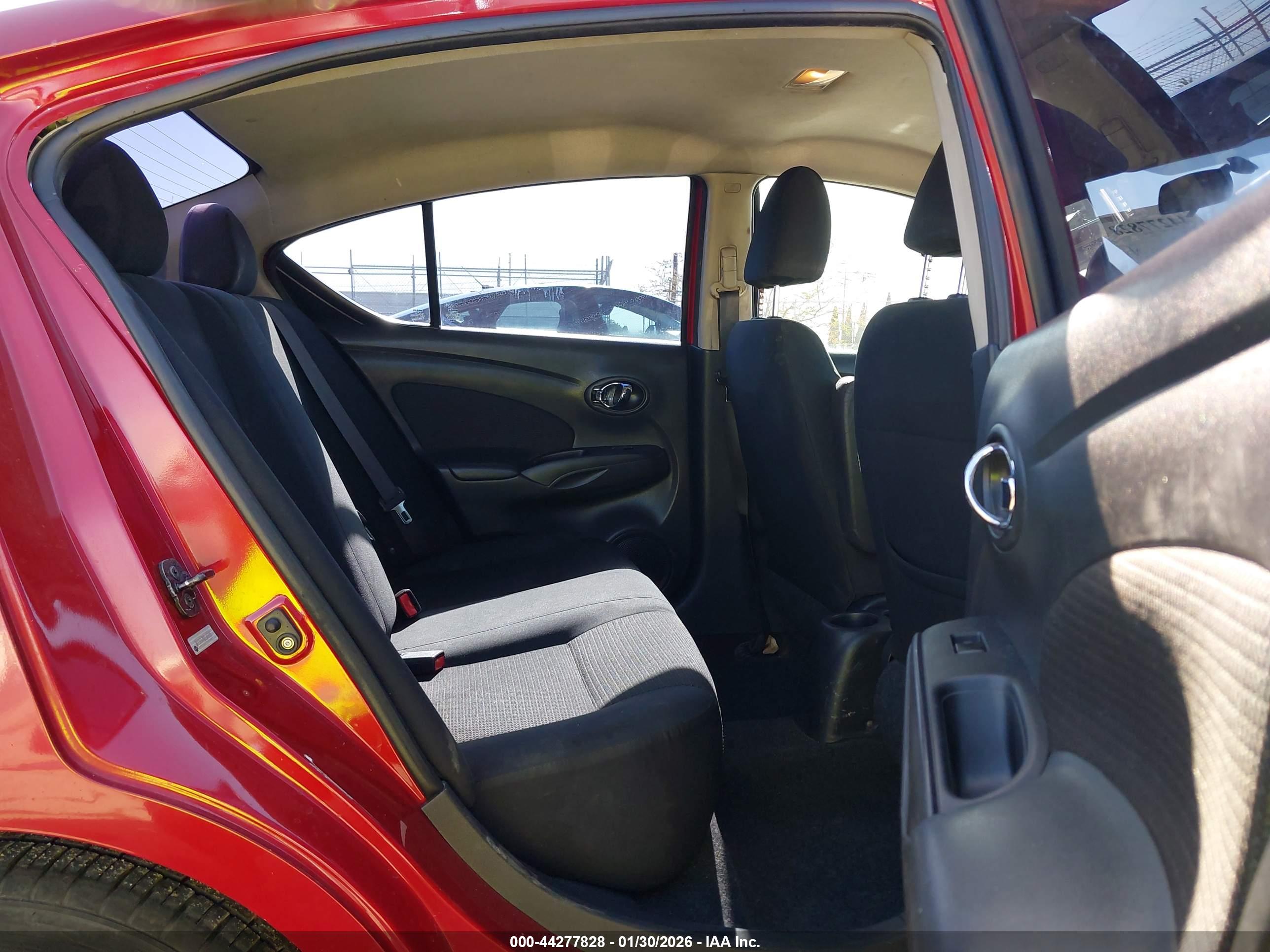 NISSAN VERSA image 8