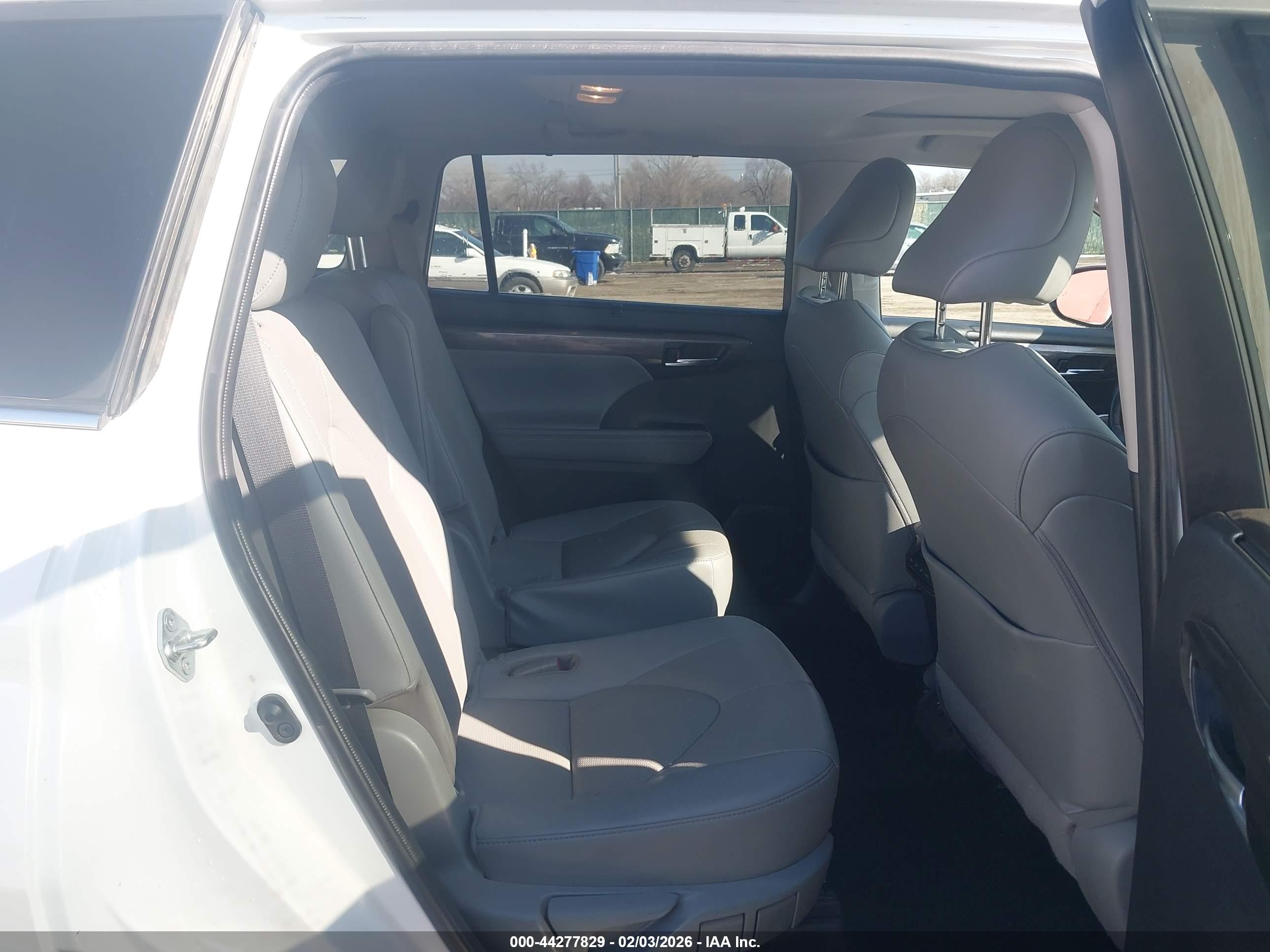 TOYOTA HIGHLANDER image 8