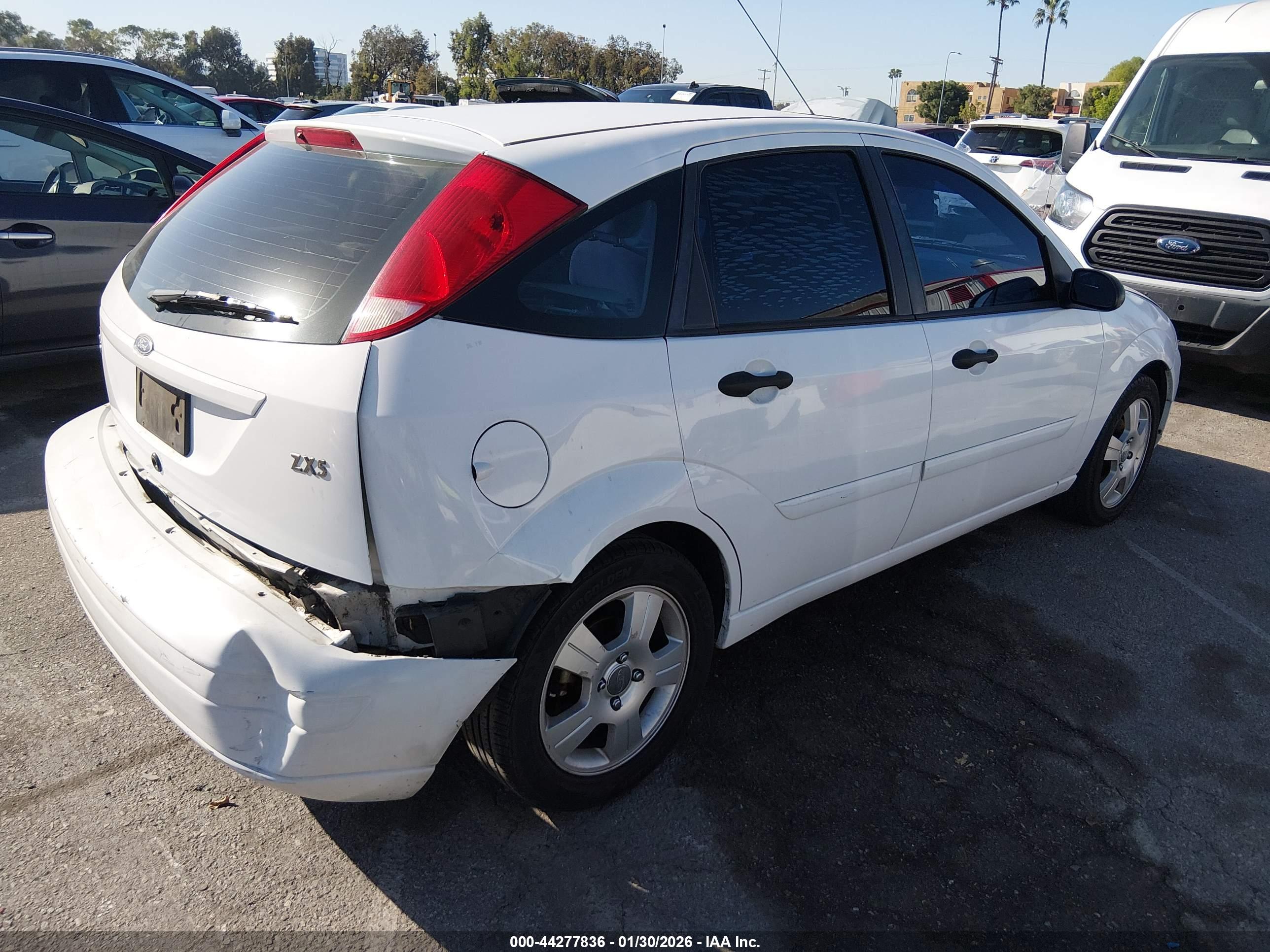 FORD FOCUS image 4