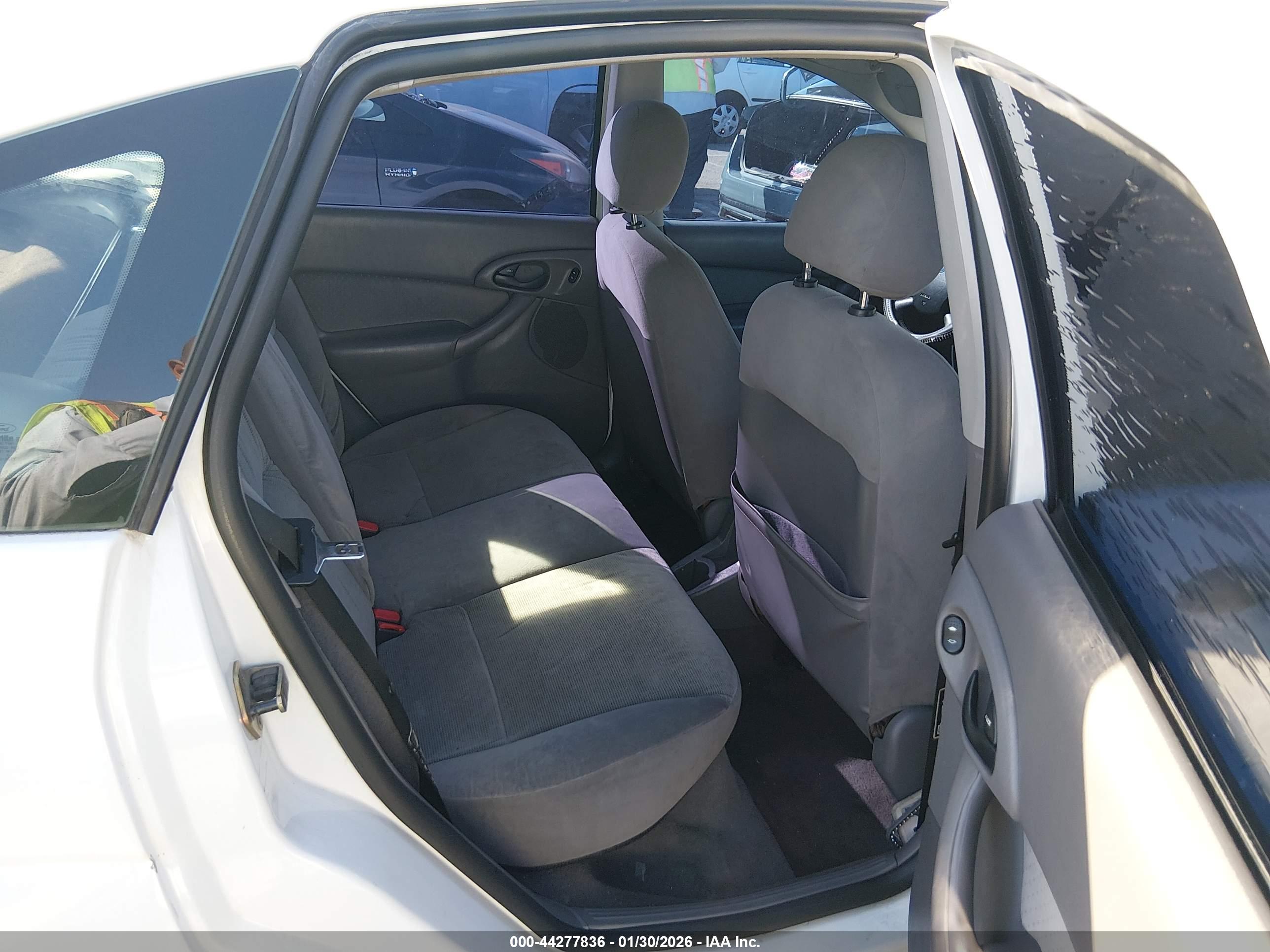 FORD FOCUS image 8