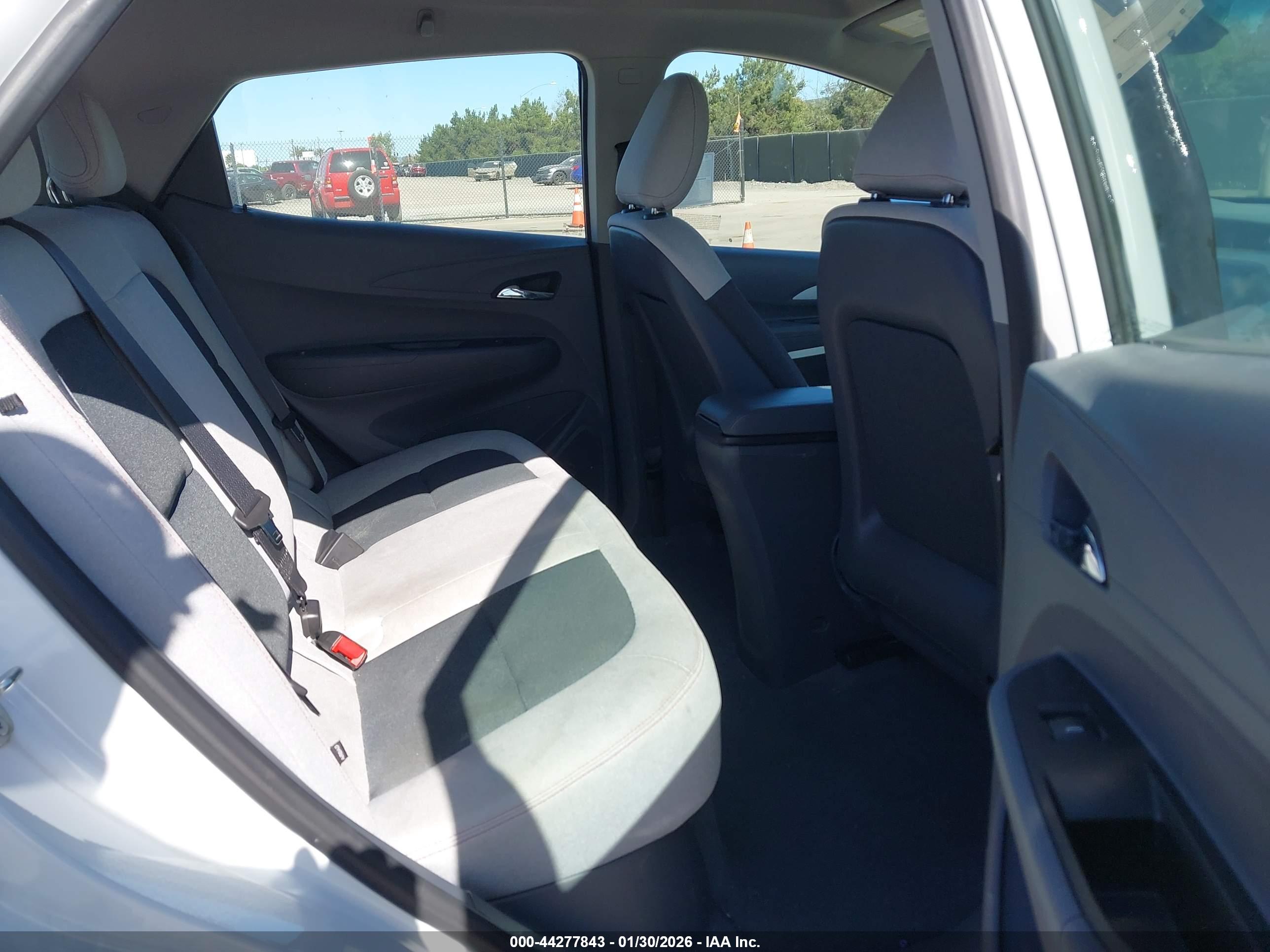 CHEVROLET BOLT image 8