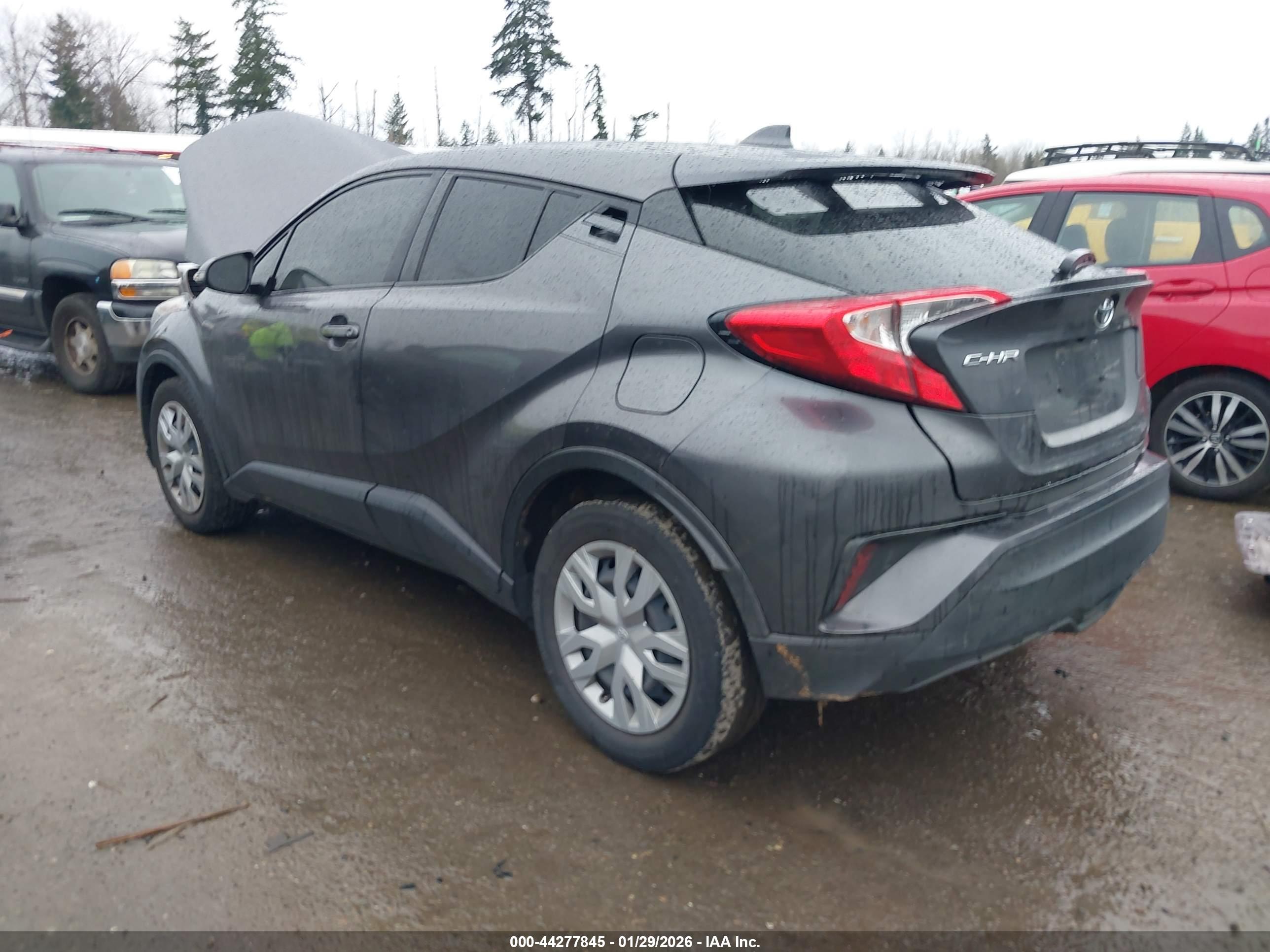 TOYOTA C-HR image 3