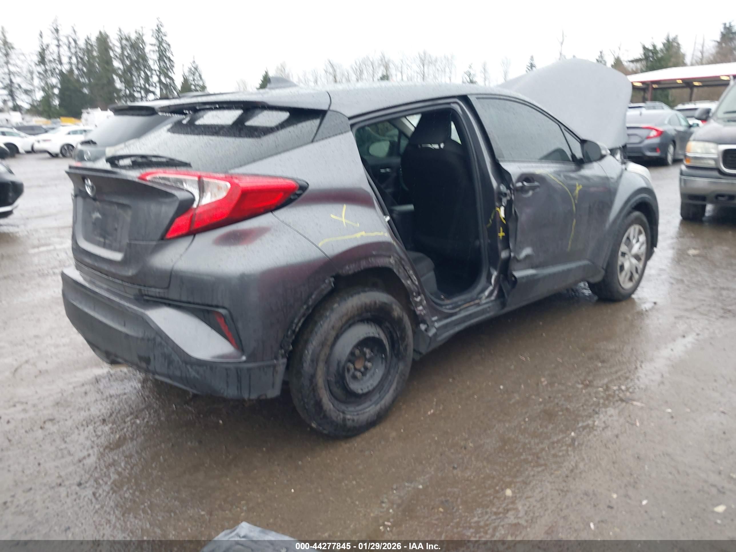 TOYOTA C-HR image 4