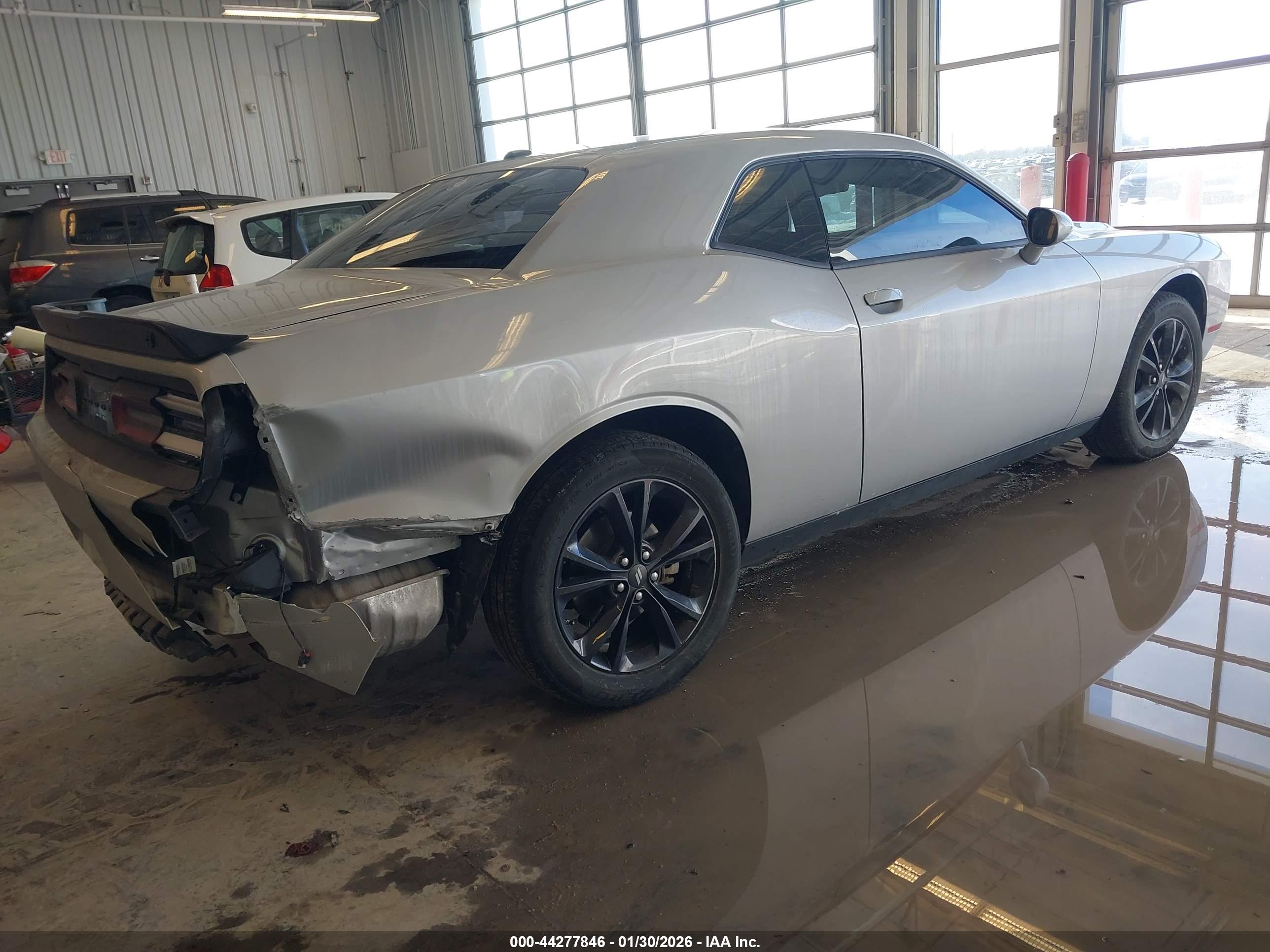 DODGE CHALLENGER image 4