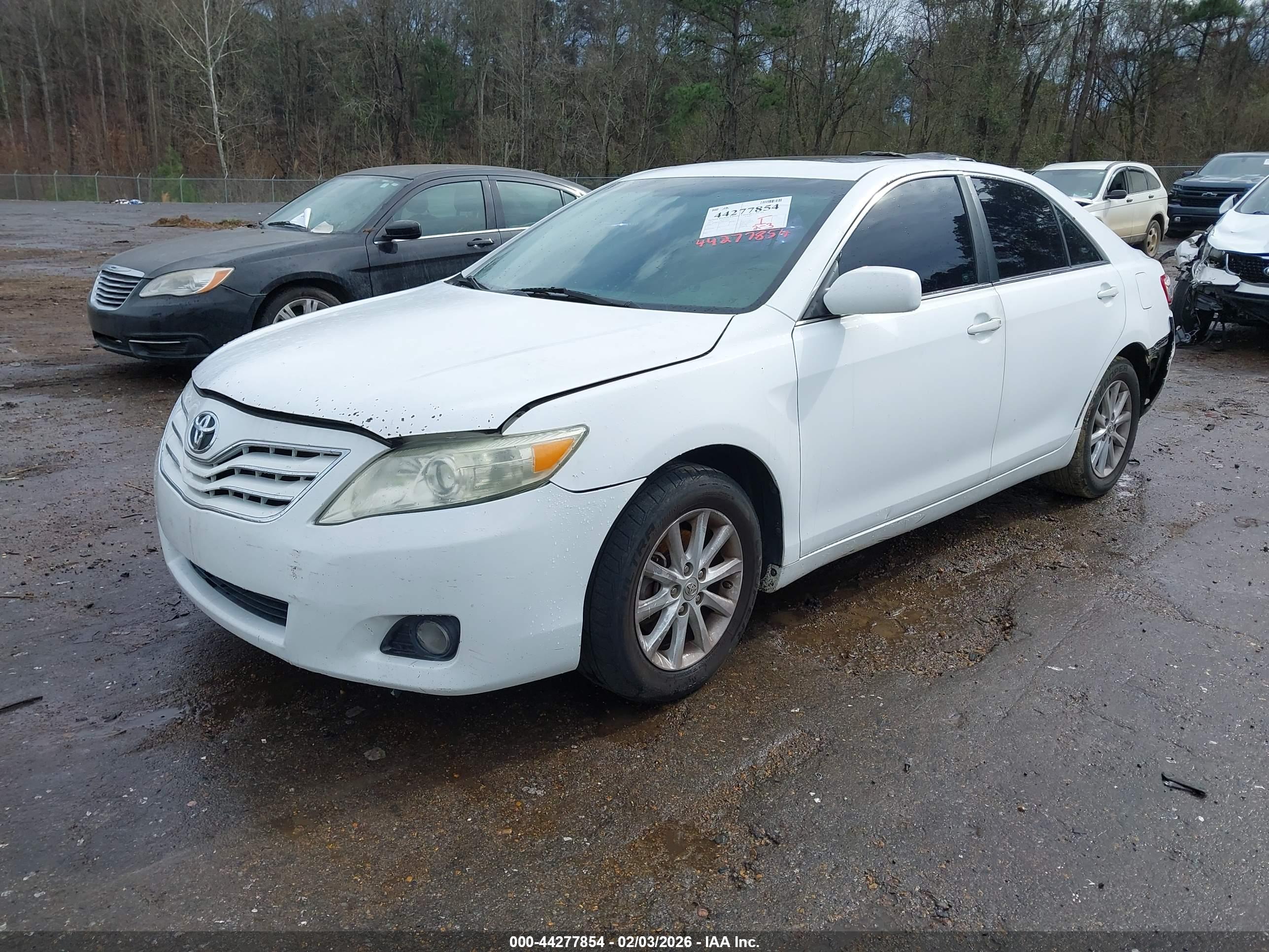 TOYOTA CAMRY image 2