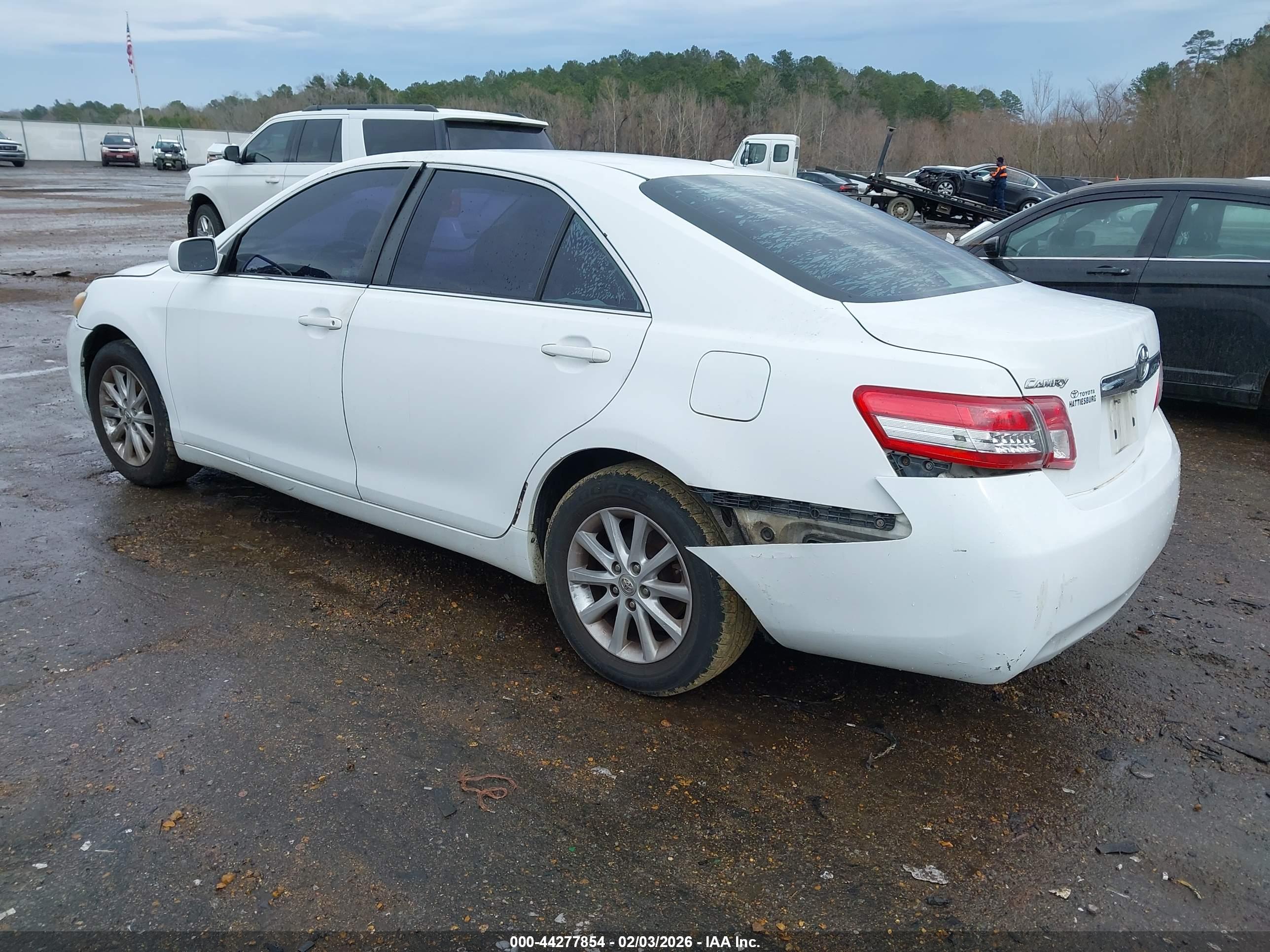 TOYOTA CAMRY image 3