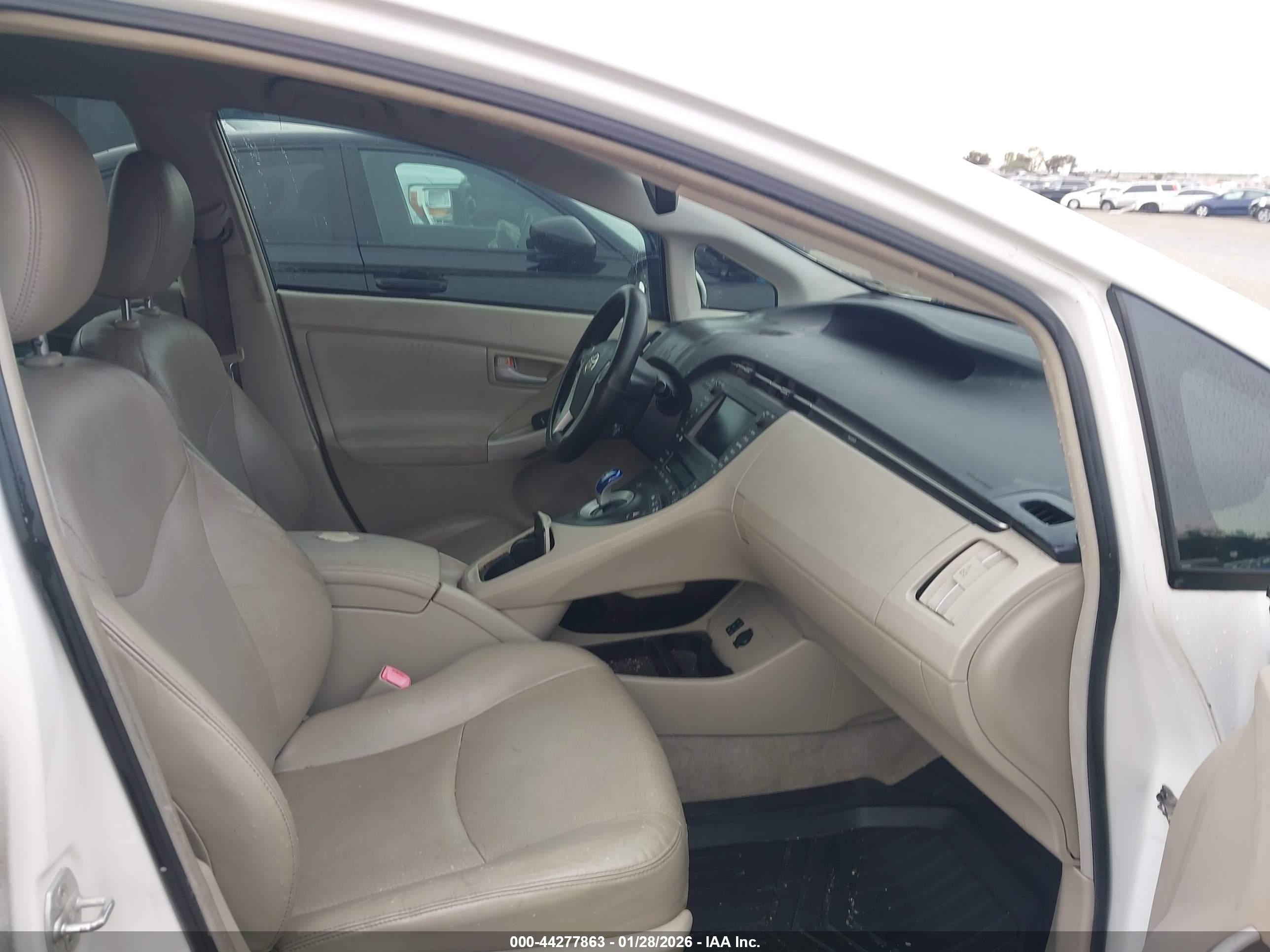 TOYOTA PRIUS image 5