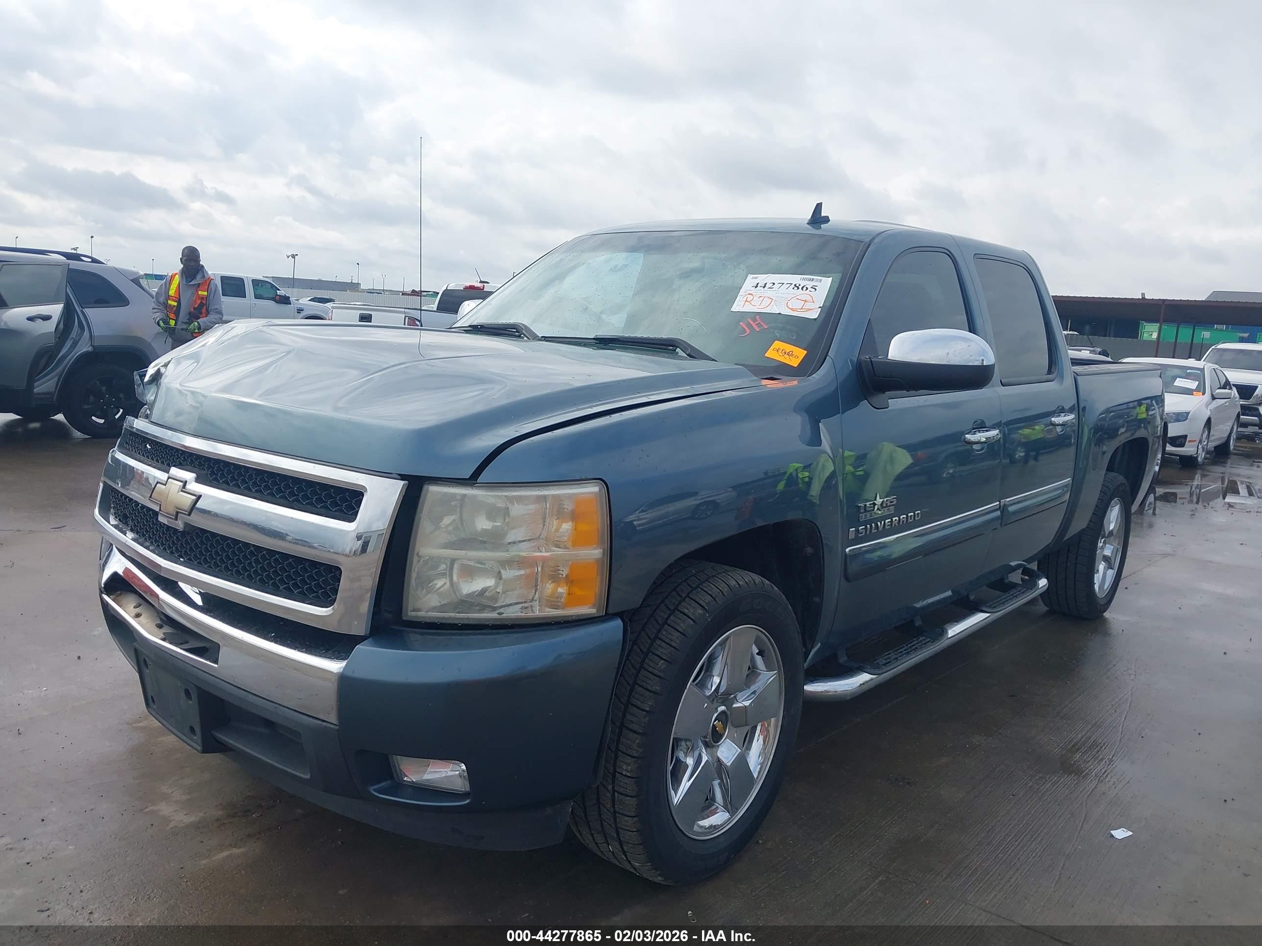 CHEVROLET SILVERADO image 2