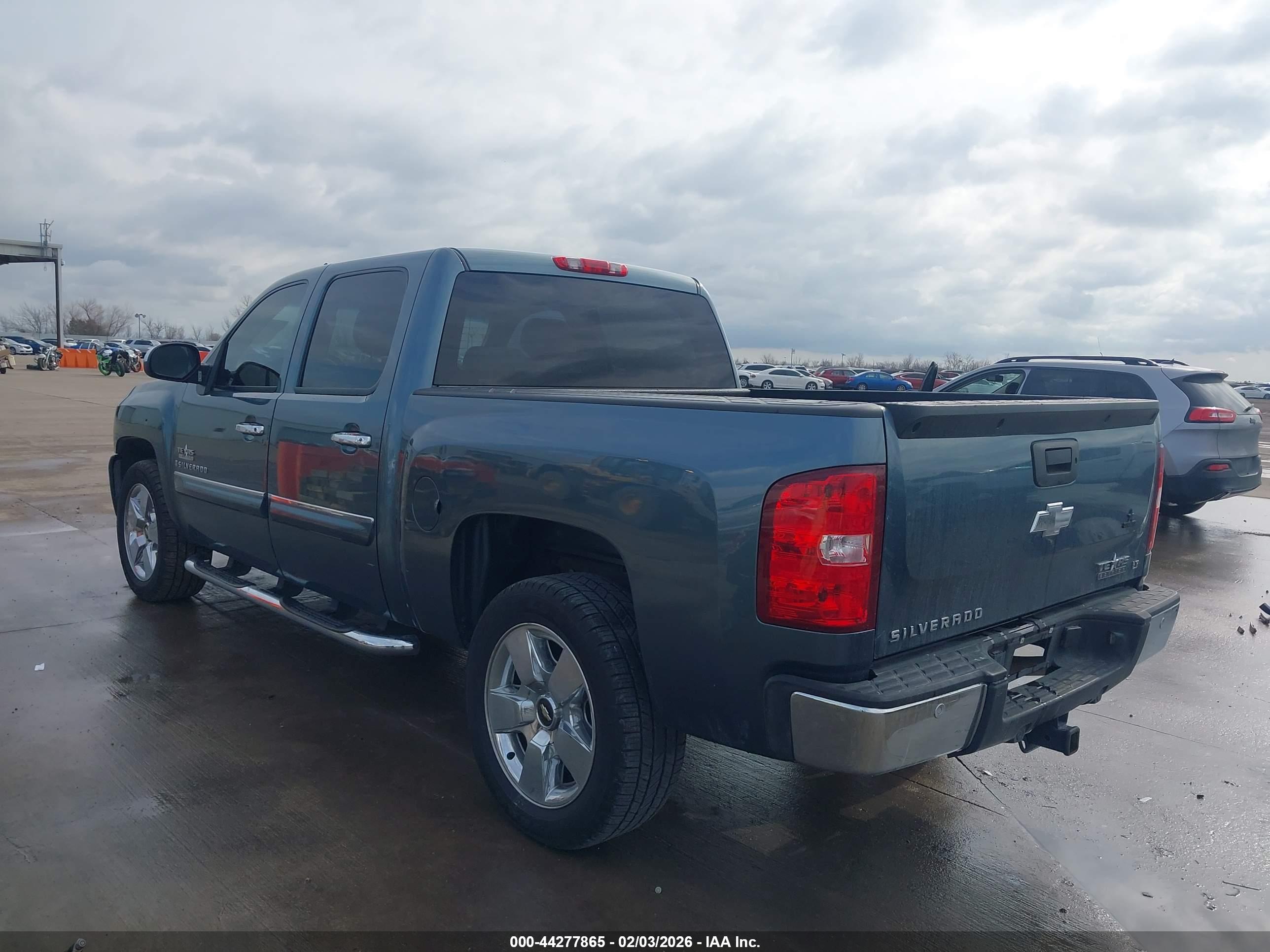 CHEVROLET SILVERADO image 3