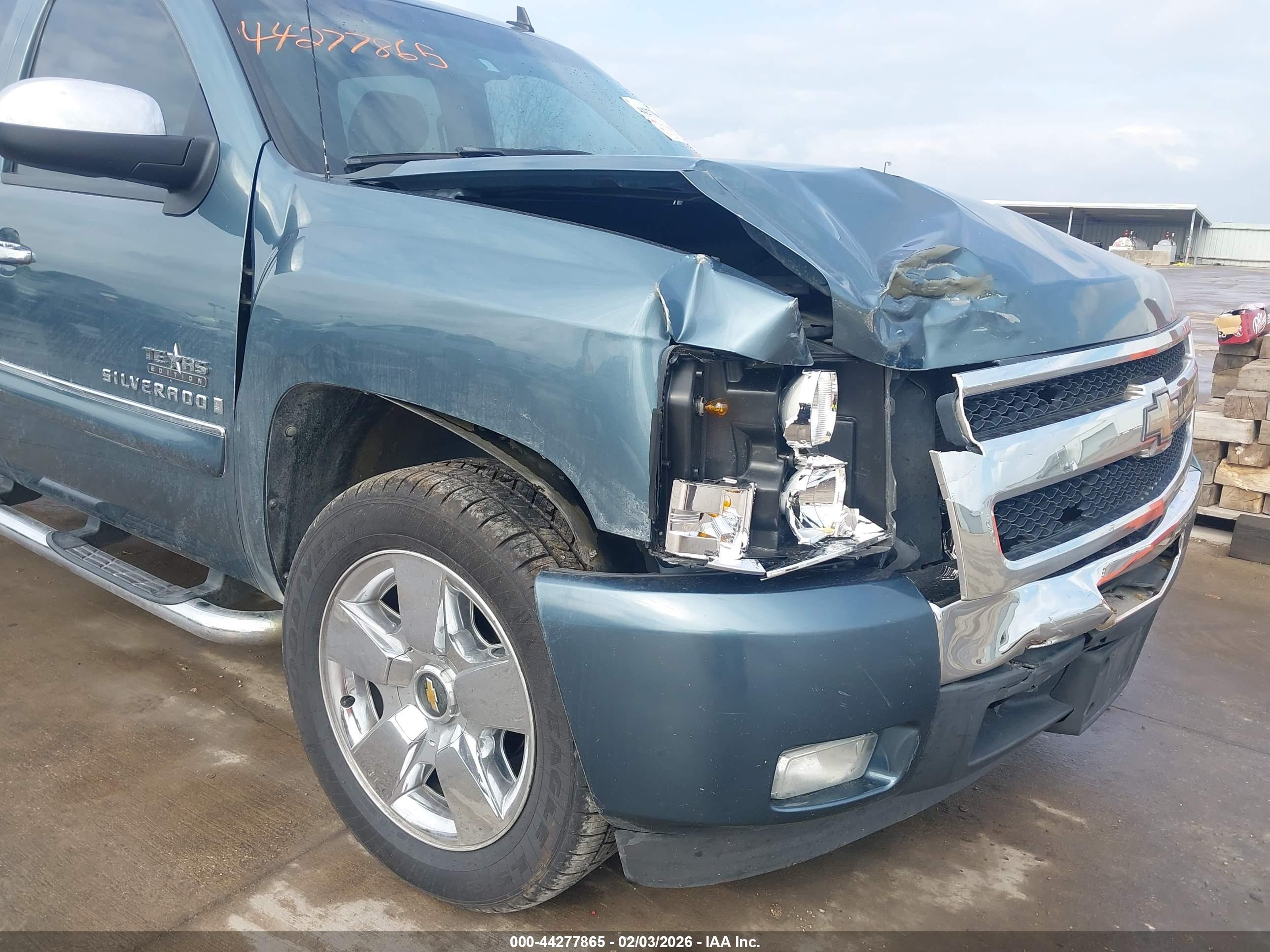 CHEVROLET SILVERADO image 6