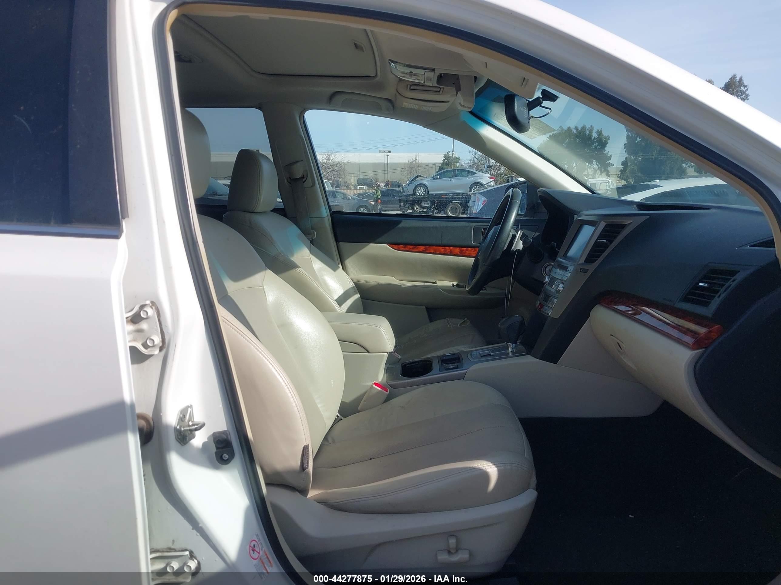 SUBARU OUTBACK image 5
