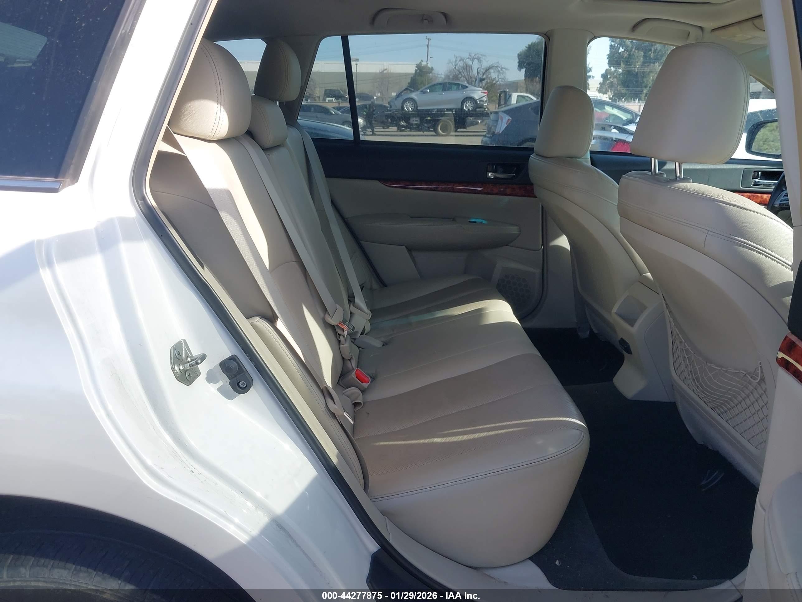 SUBARU OUTBACK image 8