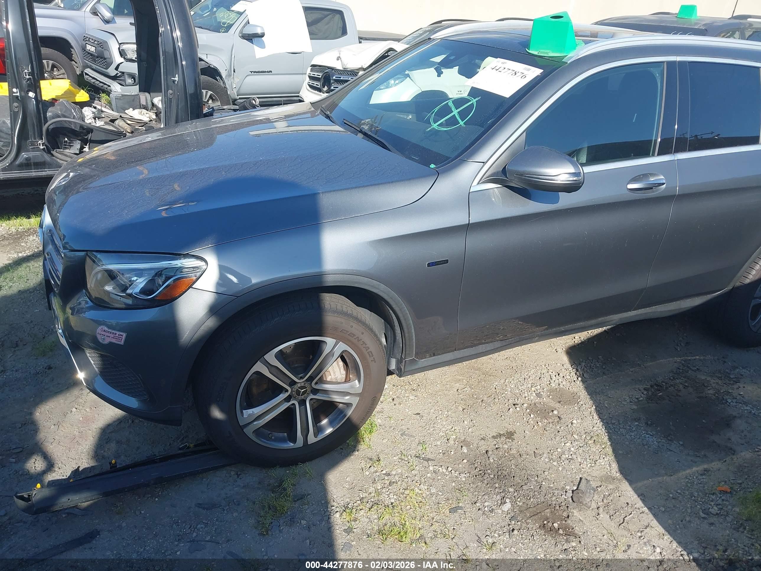 MERCEDES-BENZ GLC image 2