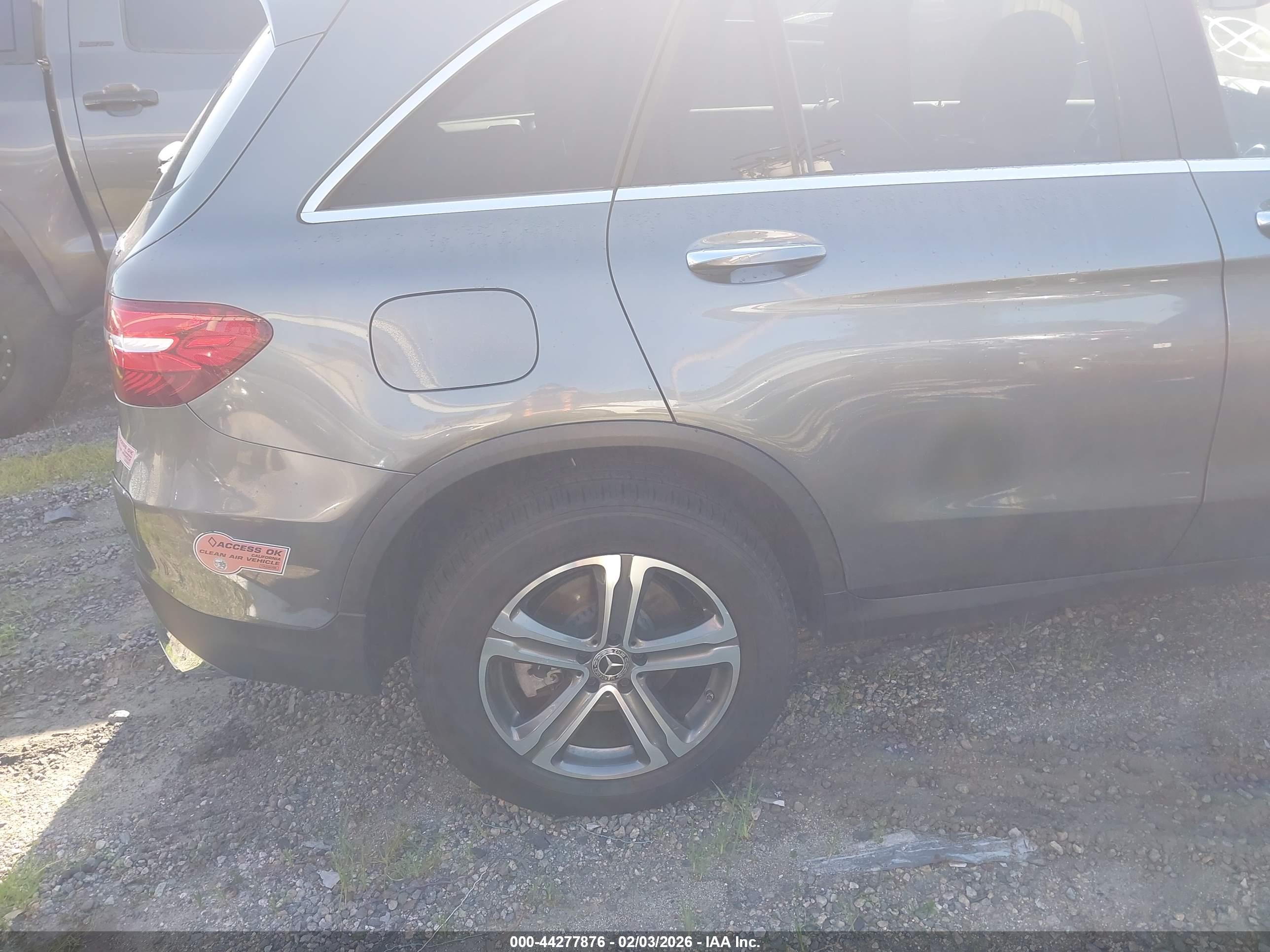 MERCEDES-BENZ GLC image 4