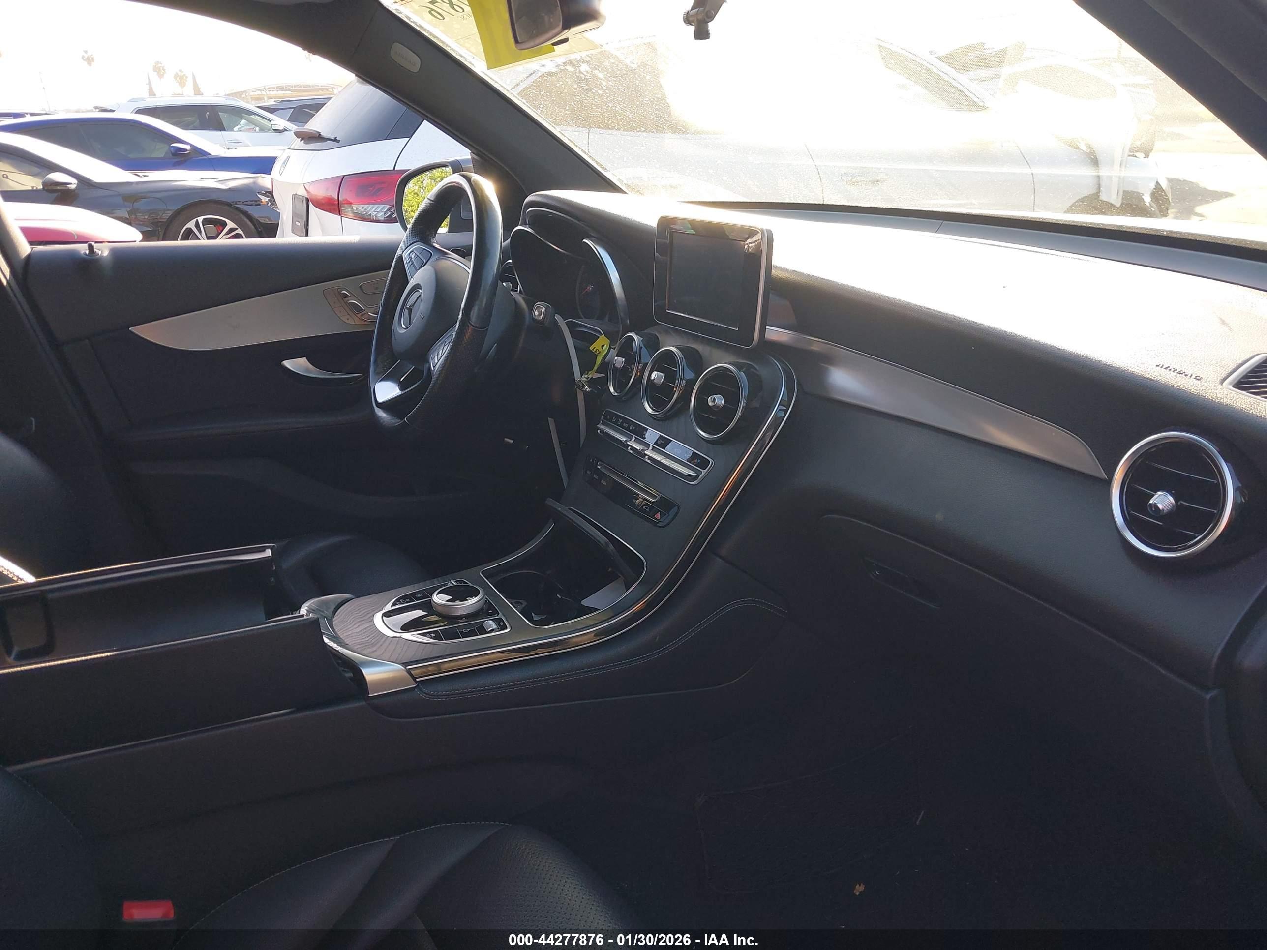 MERCEDES-BENZ GLC image 5