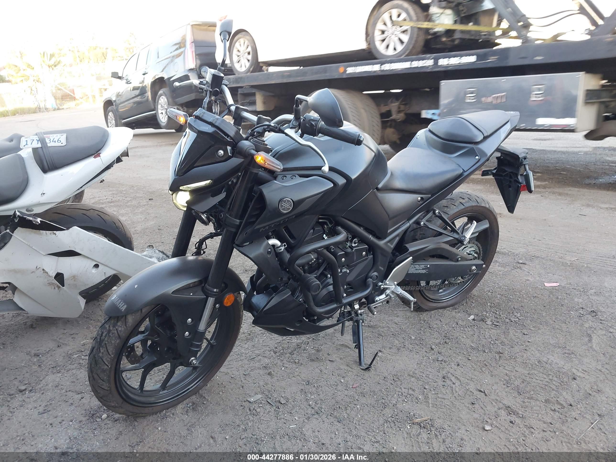 YAMAHA MT-03 image 2