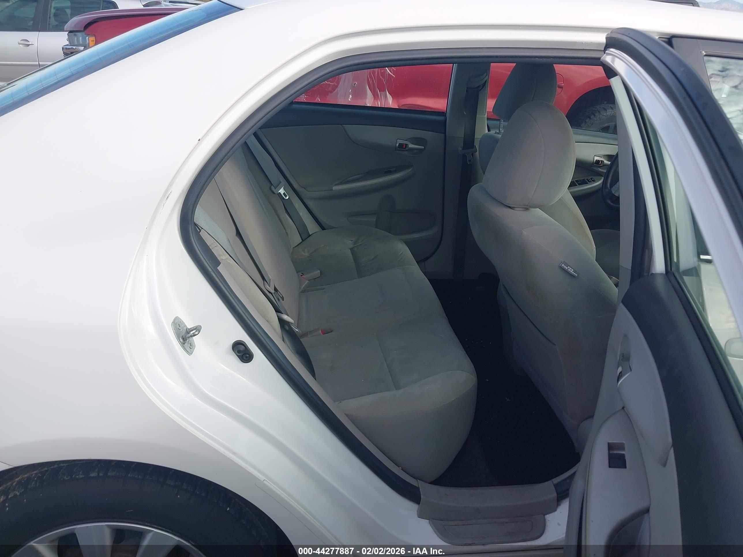 TOYOTA COROLLA image 8