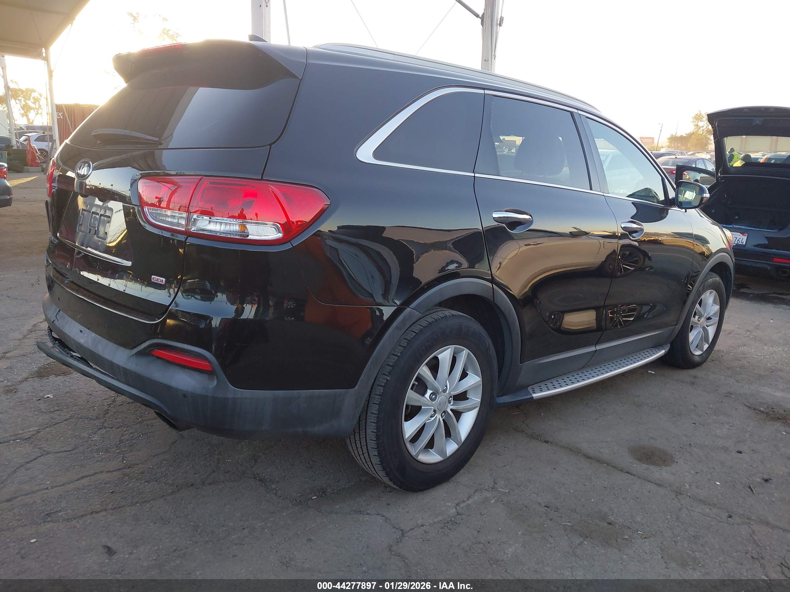 KIA SORENTO image 4