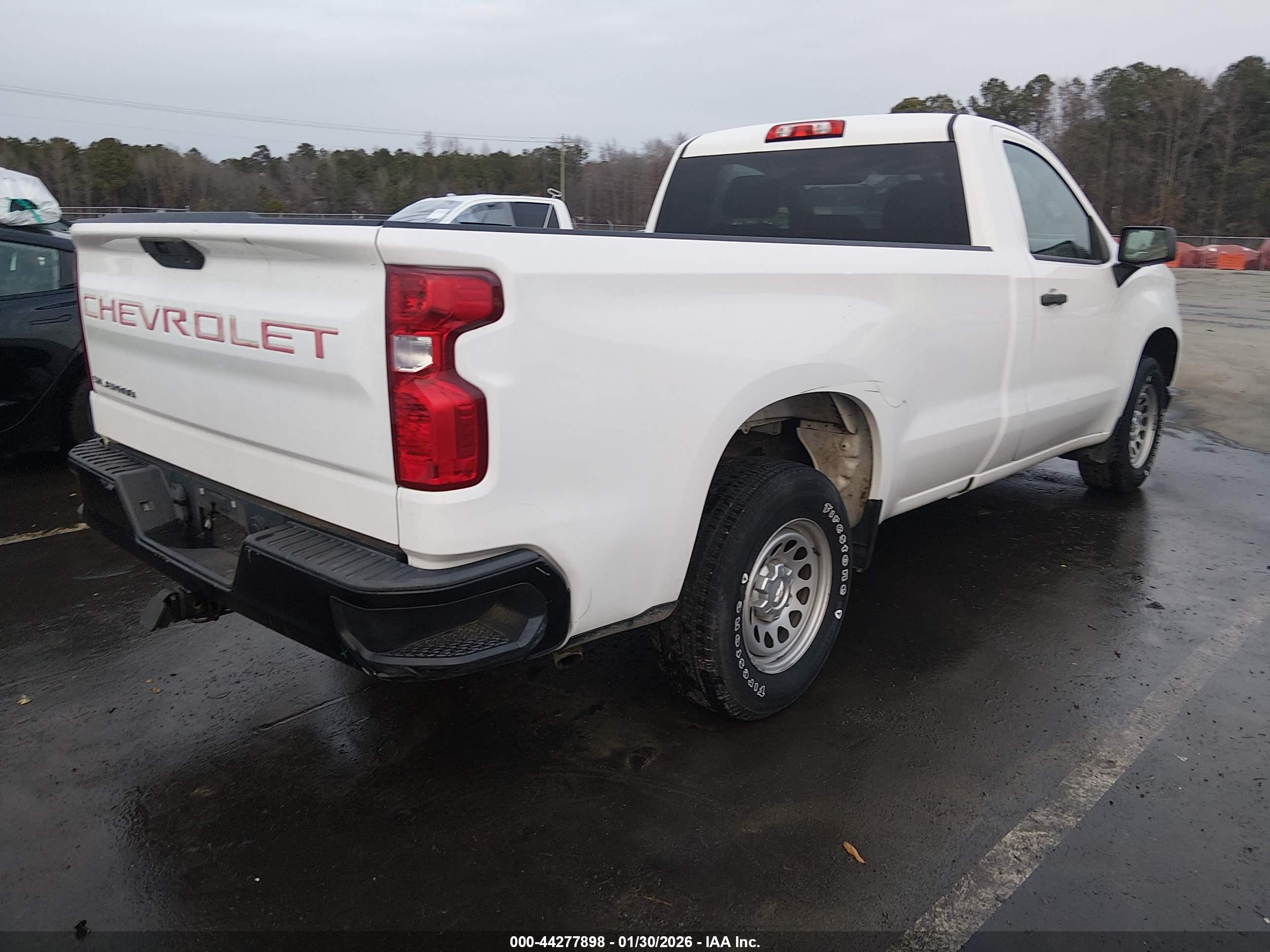 CHEVROLET SILVERADO image 4