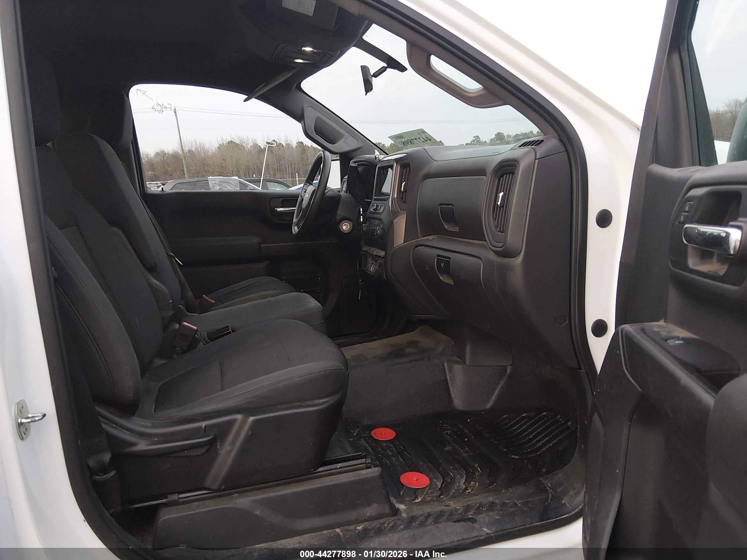 CHEVROLET SILVERADO image 5