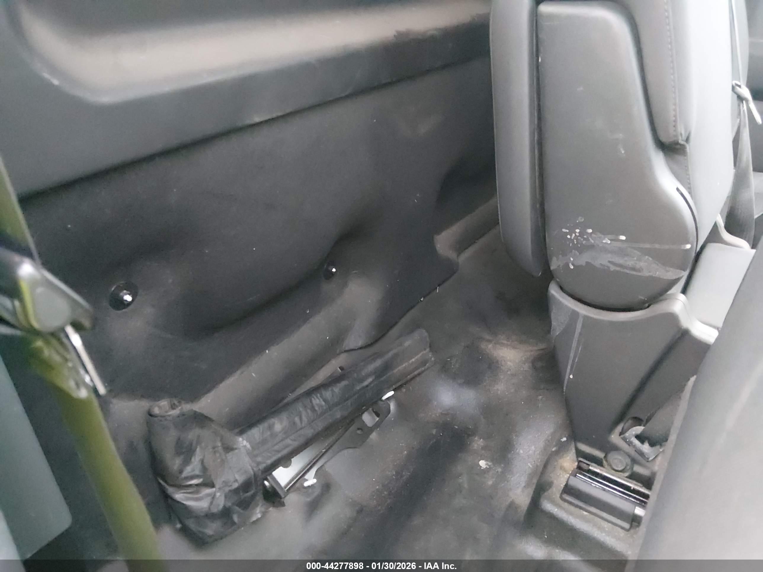 CHEVROLET SILVERADO image 8