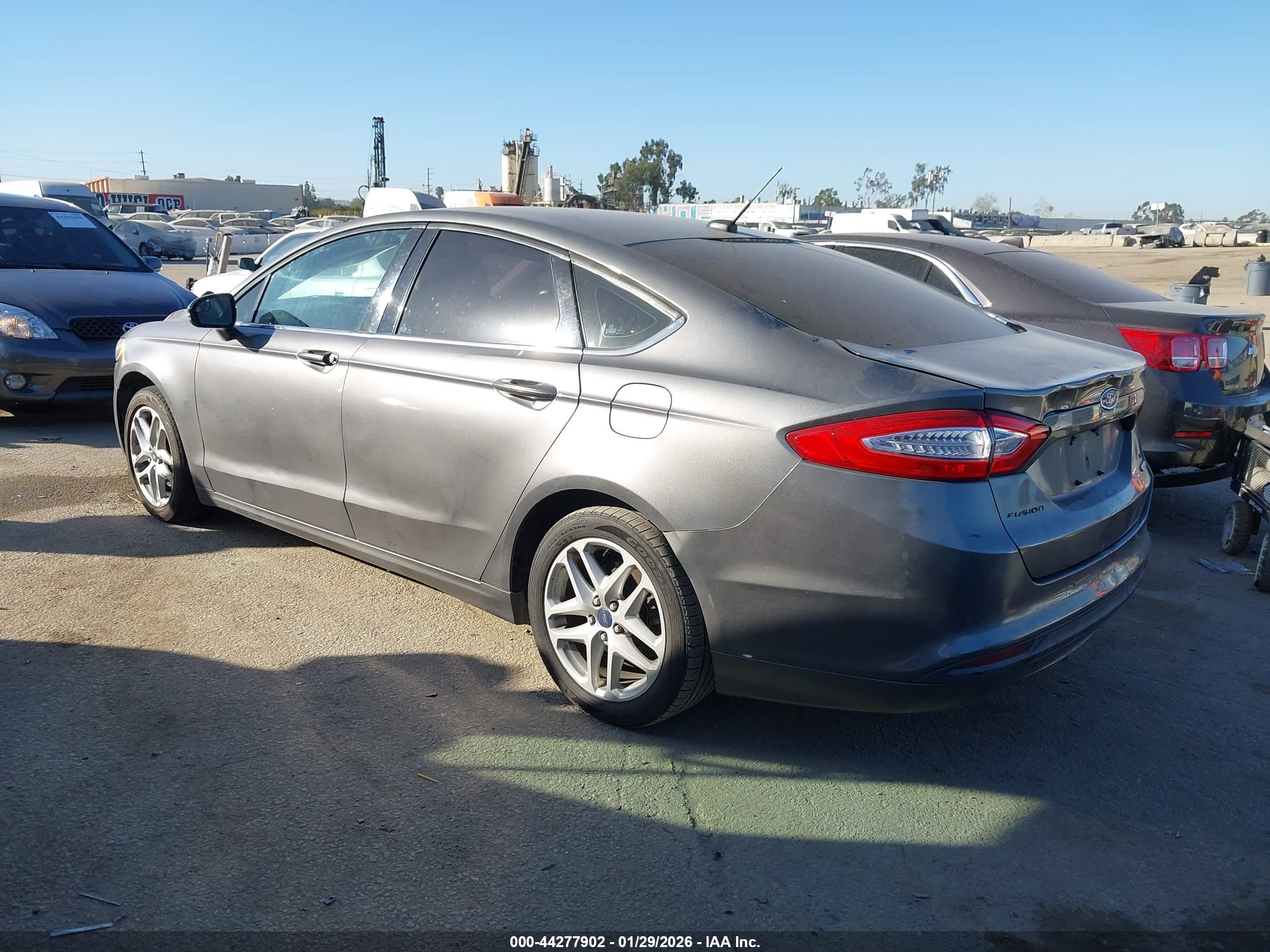 FORD FUSION image 3