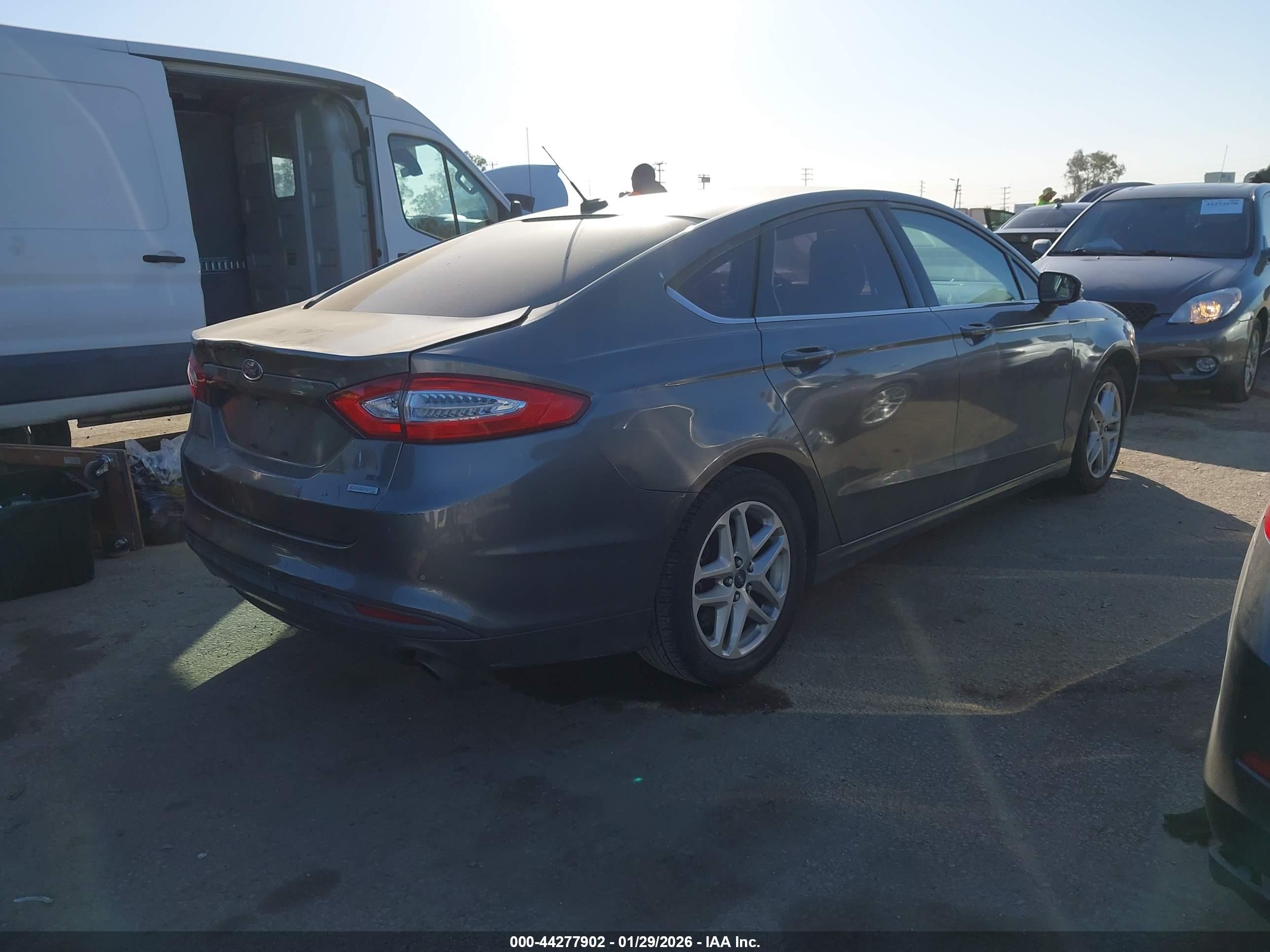 FORD FUSION image 4