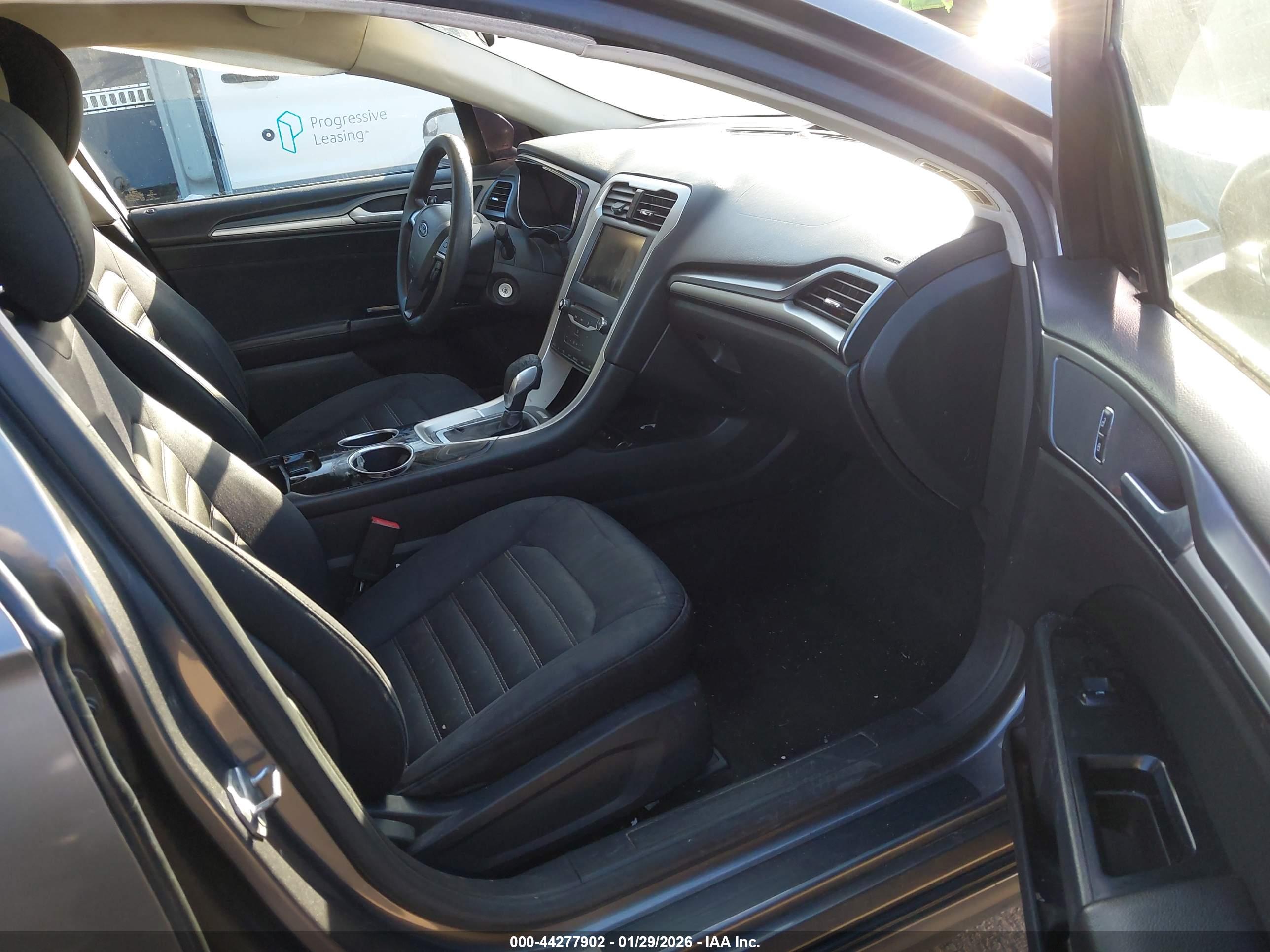 FORD FUSION image 5