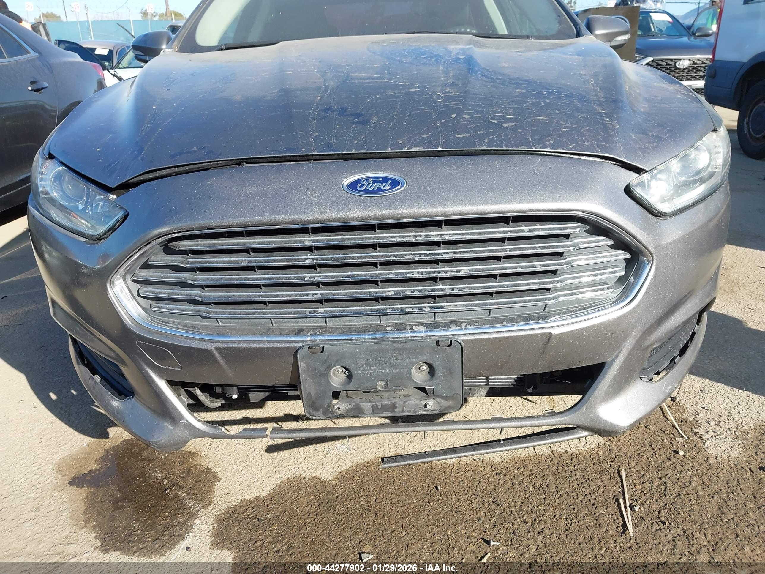 FORD FUSION image 6