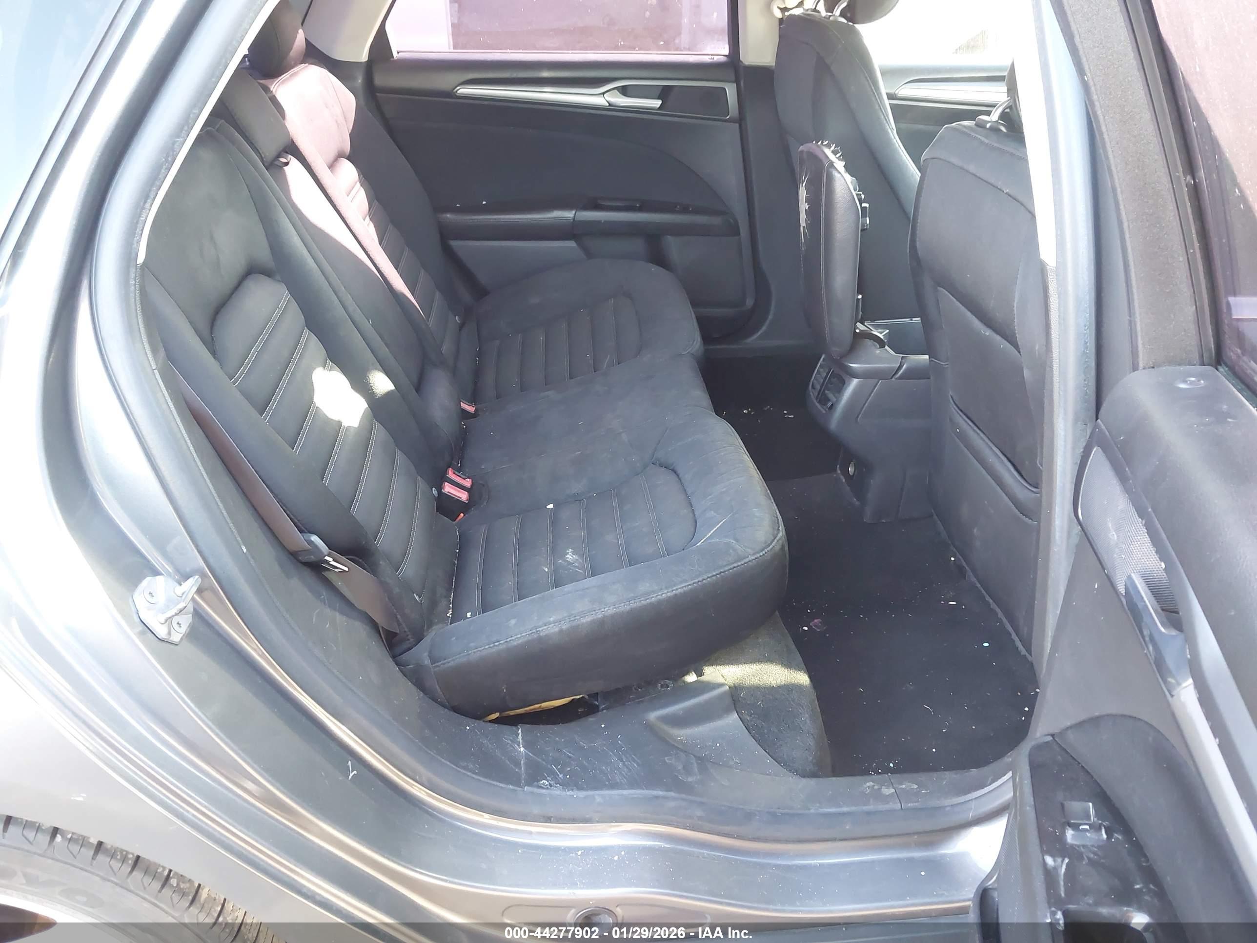 FORD FUSION image 8