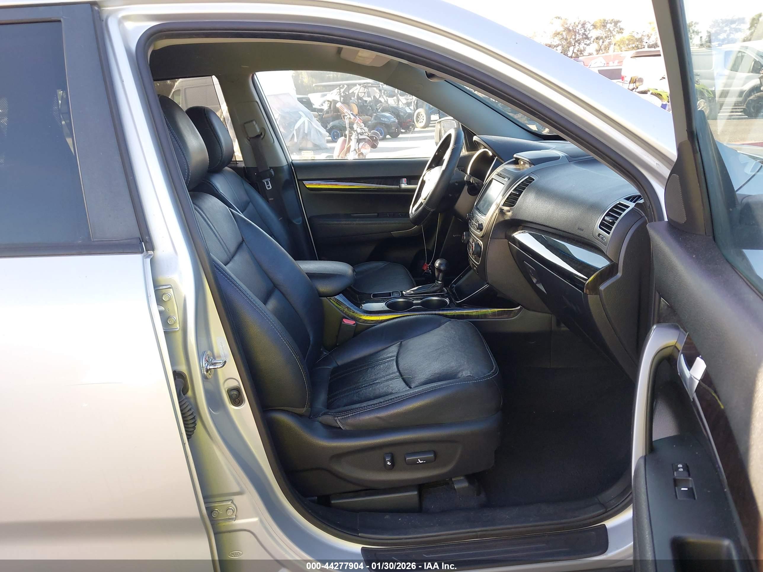 KIA SORENTO image 5