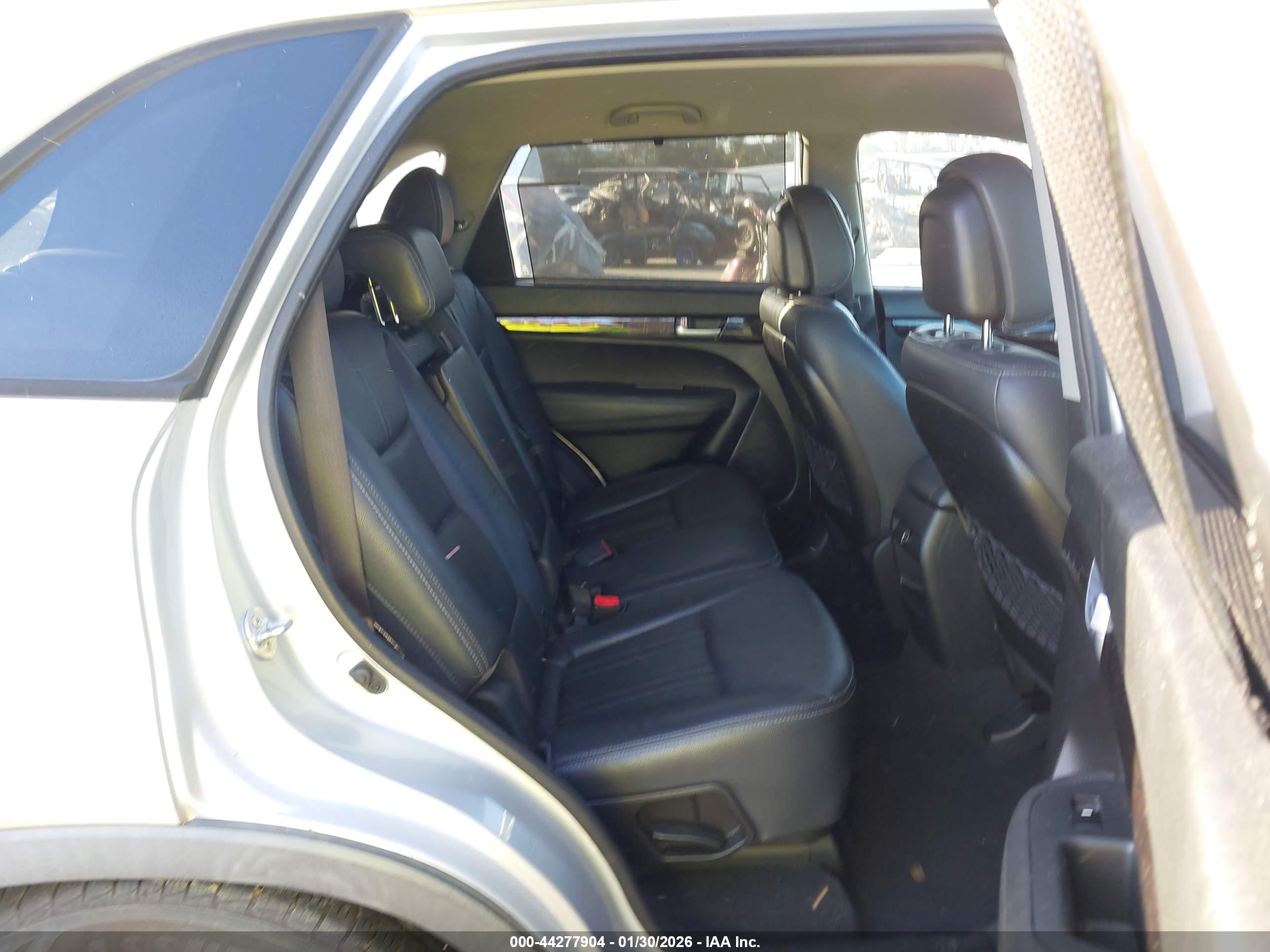 KIA SORENTO image 8