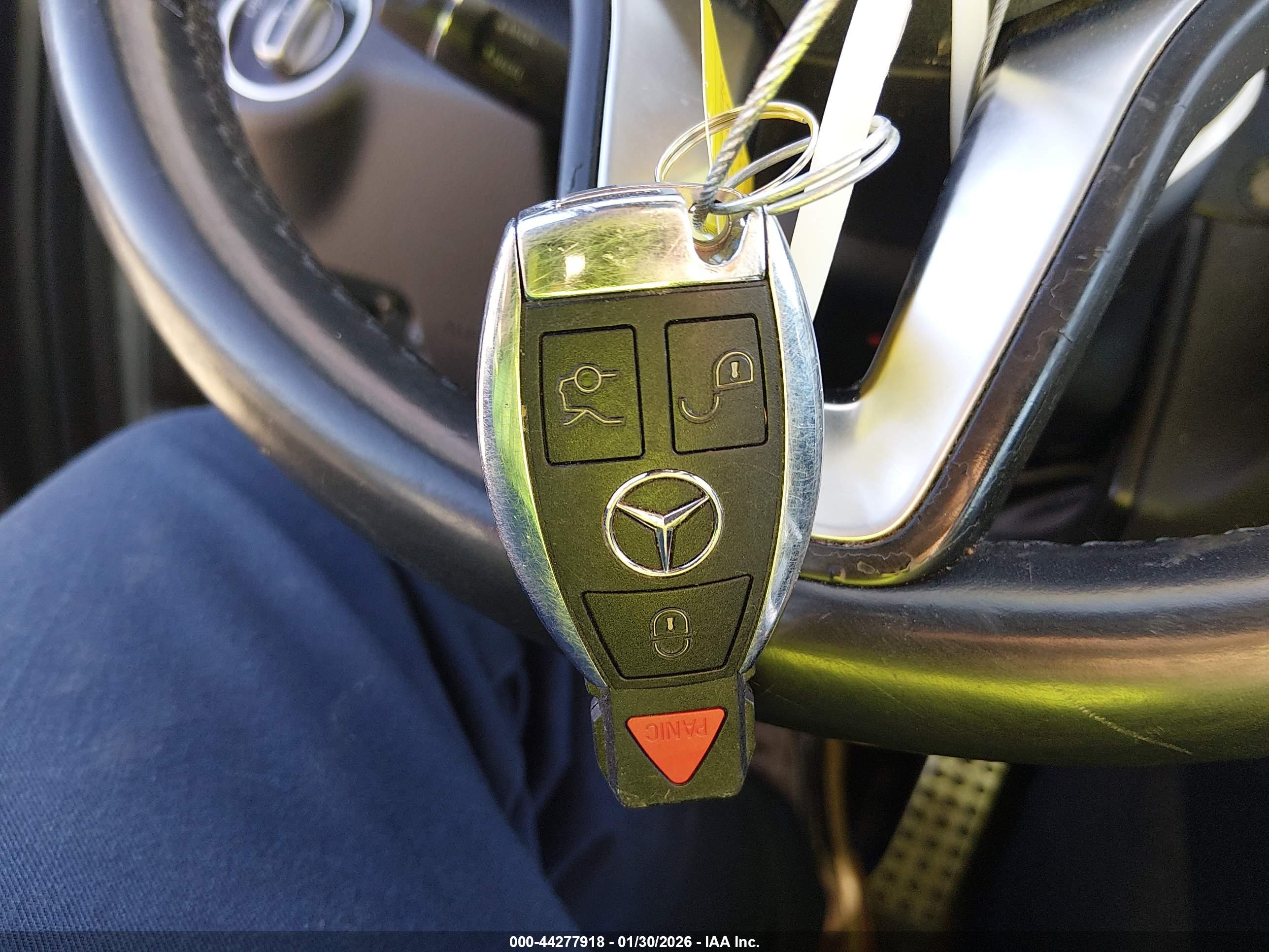 MERCEDES-BENZ E image 11