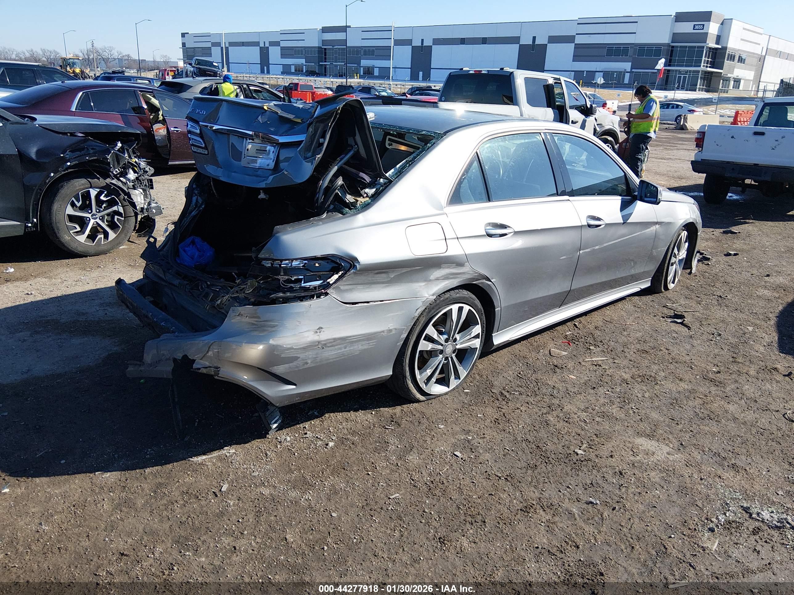 MERCEDES-BENZ E image 4