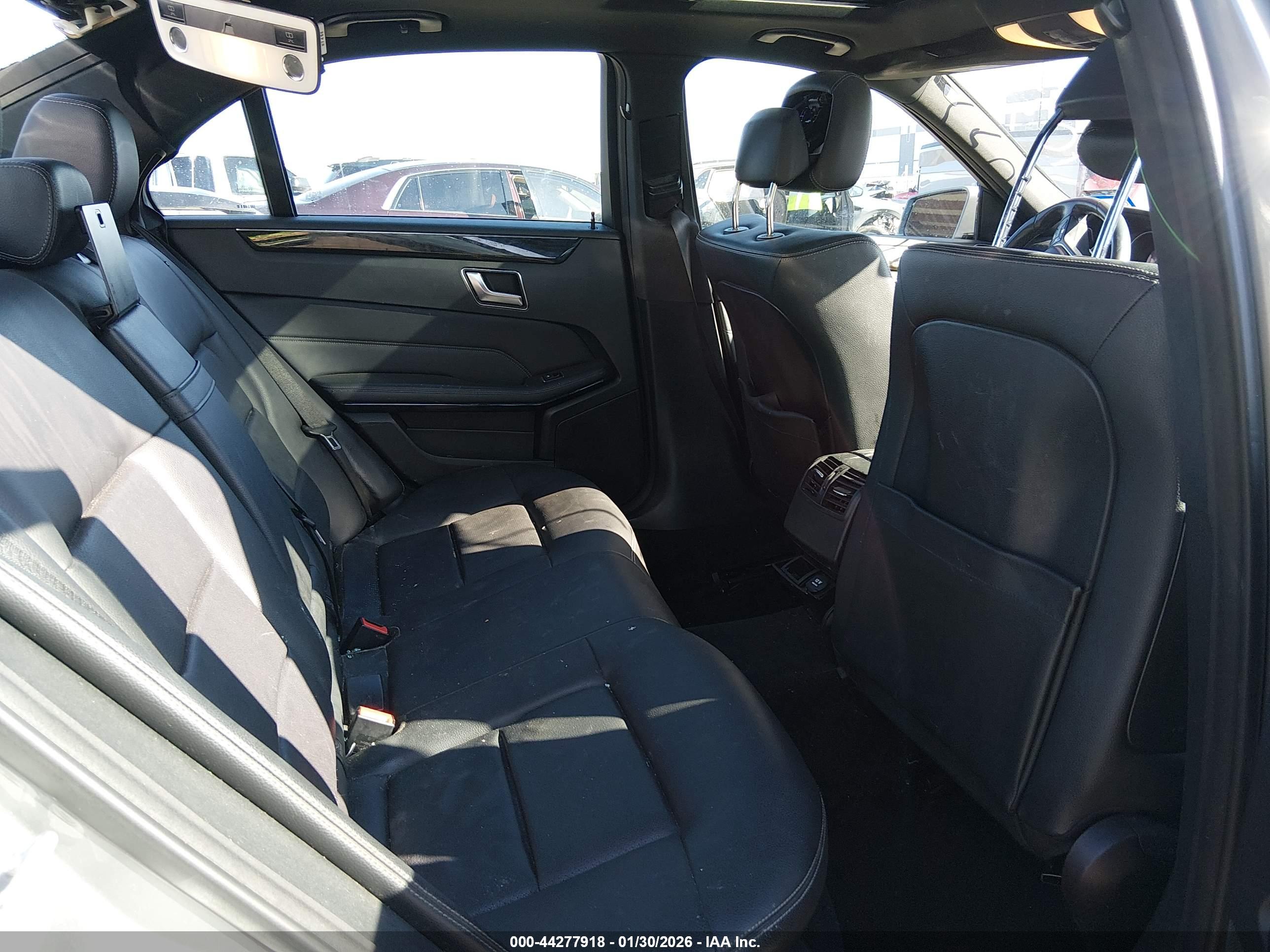 MERCEDES-BENZ E image 8