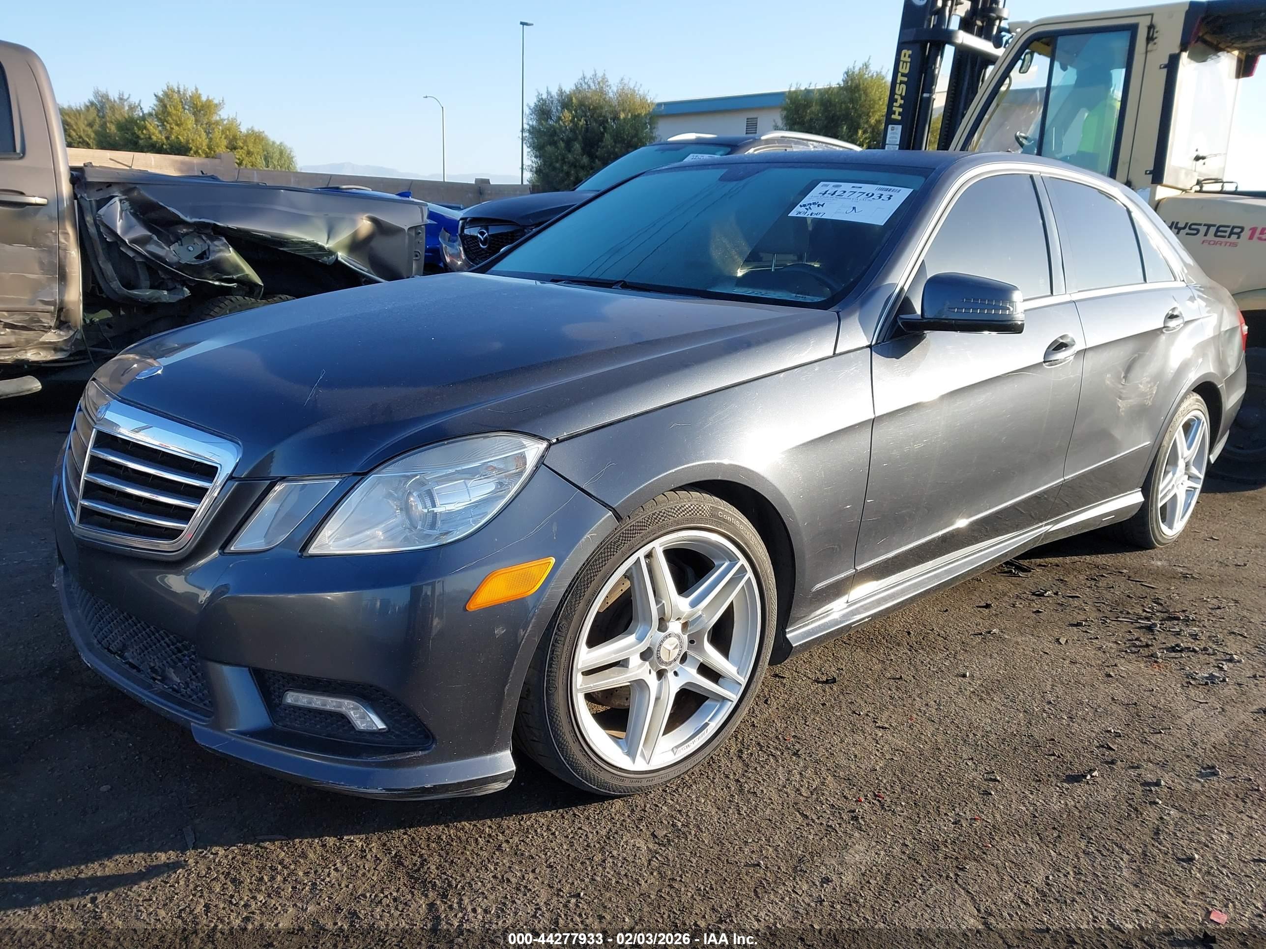 MERCEDES-BENZ E image 2