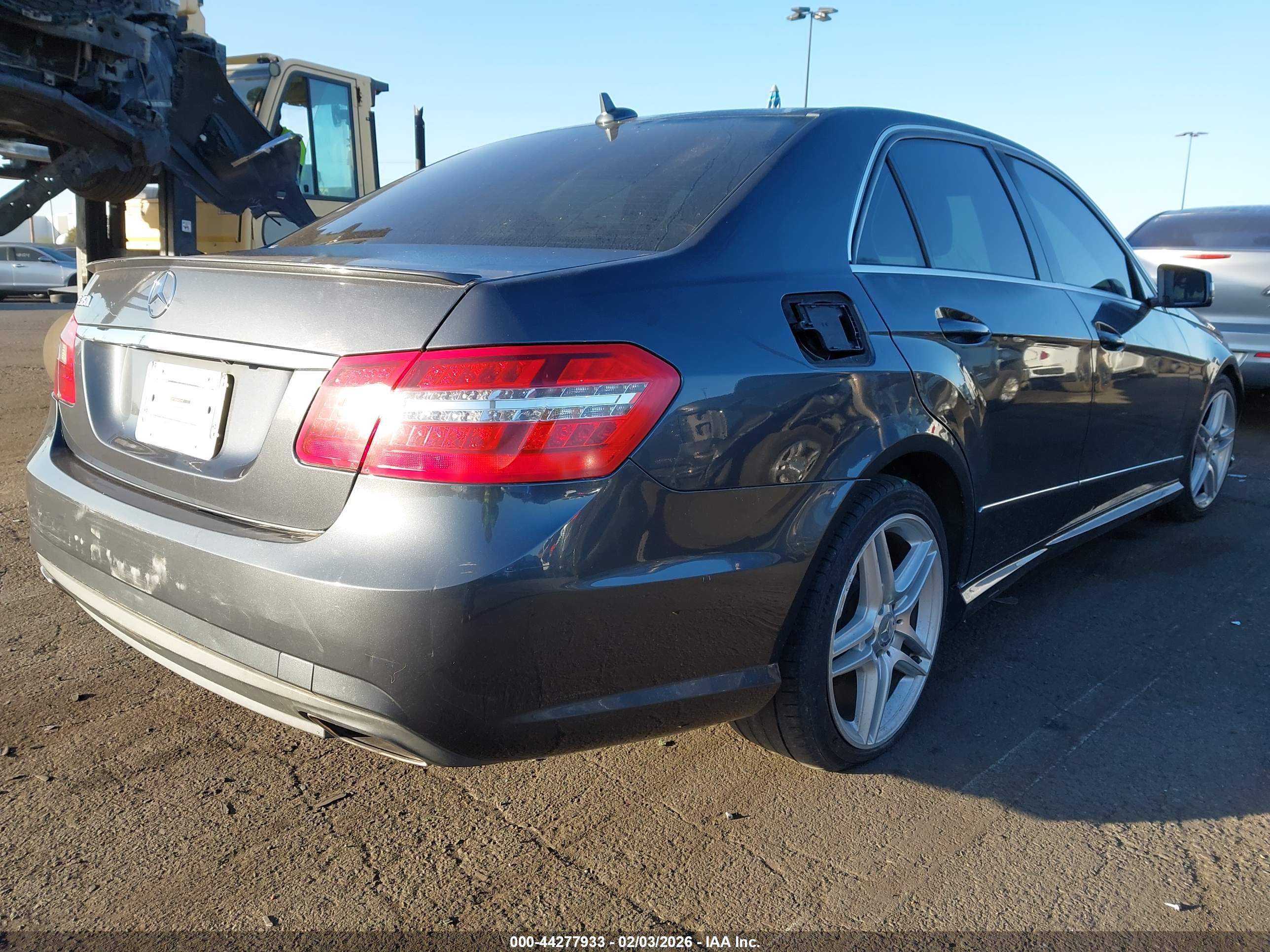 MERCEDES-BENZ E image 4
