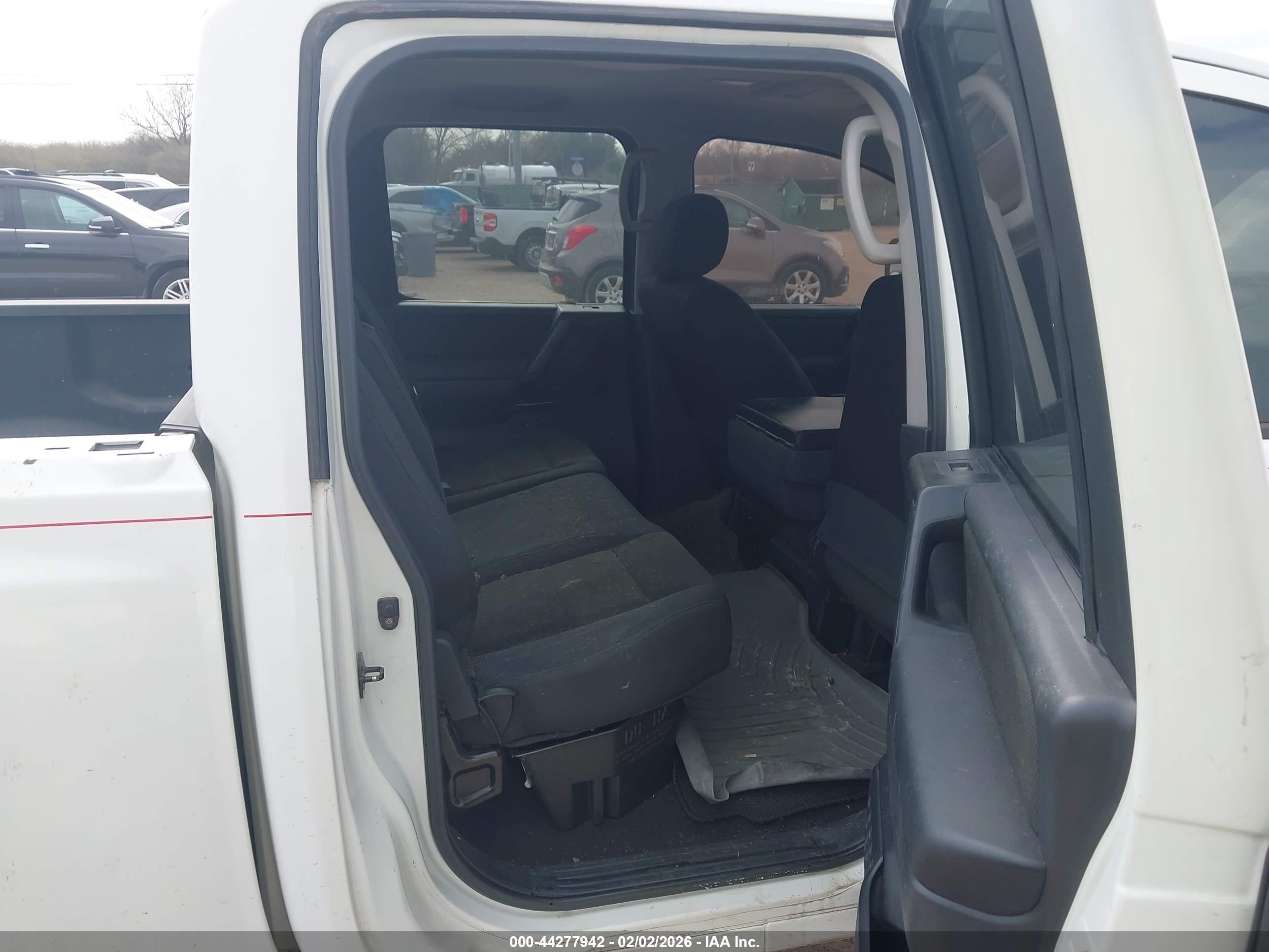 NISSAN TITAN image 8