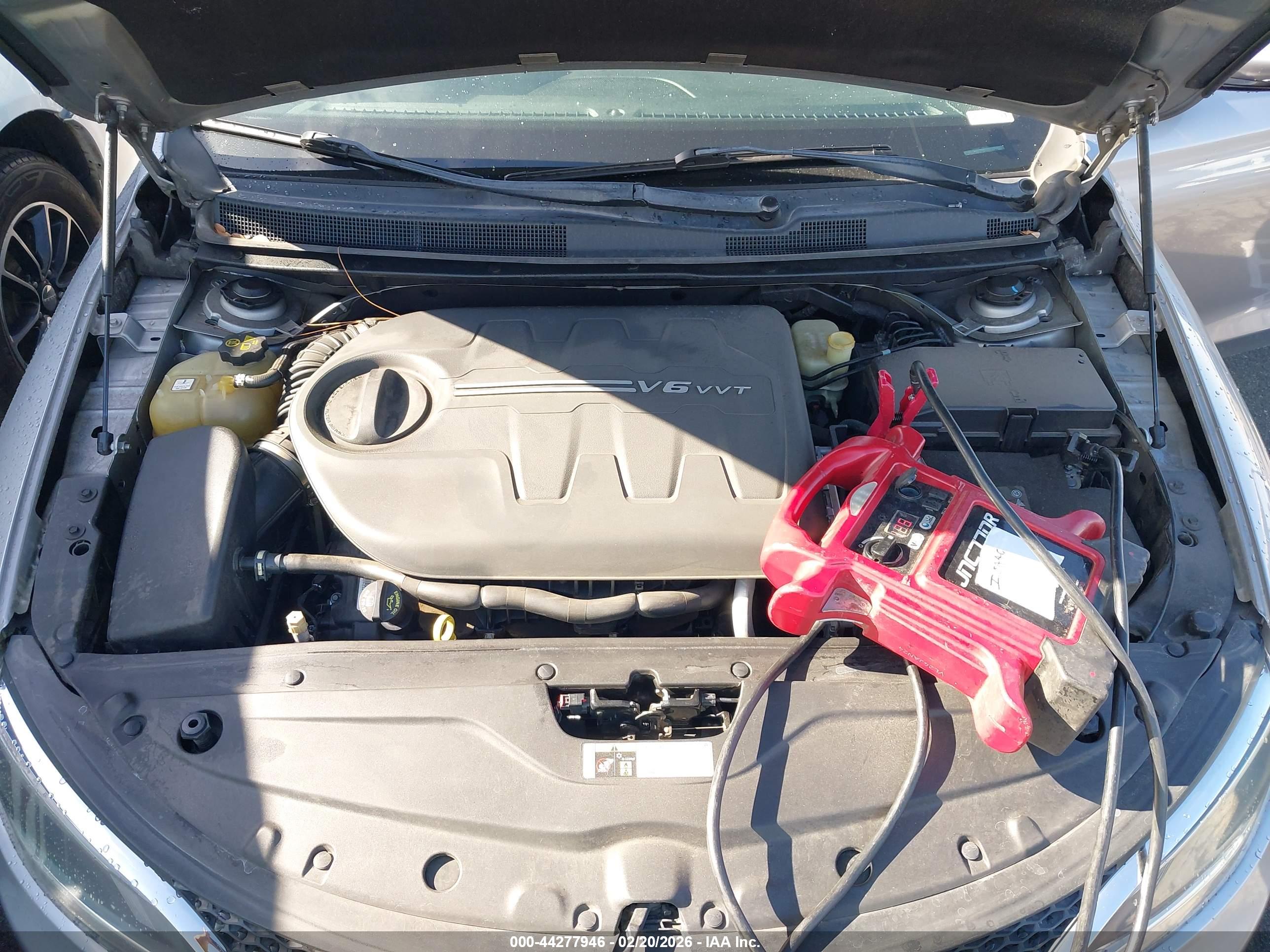 CHRYSLER 200 image 10