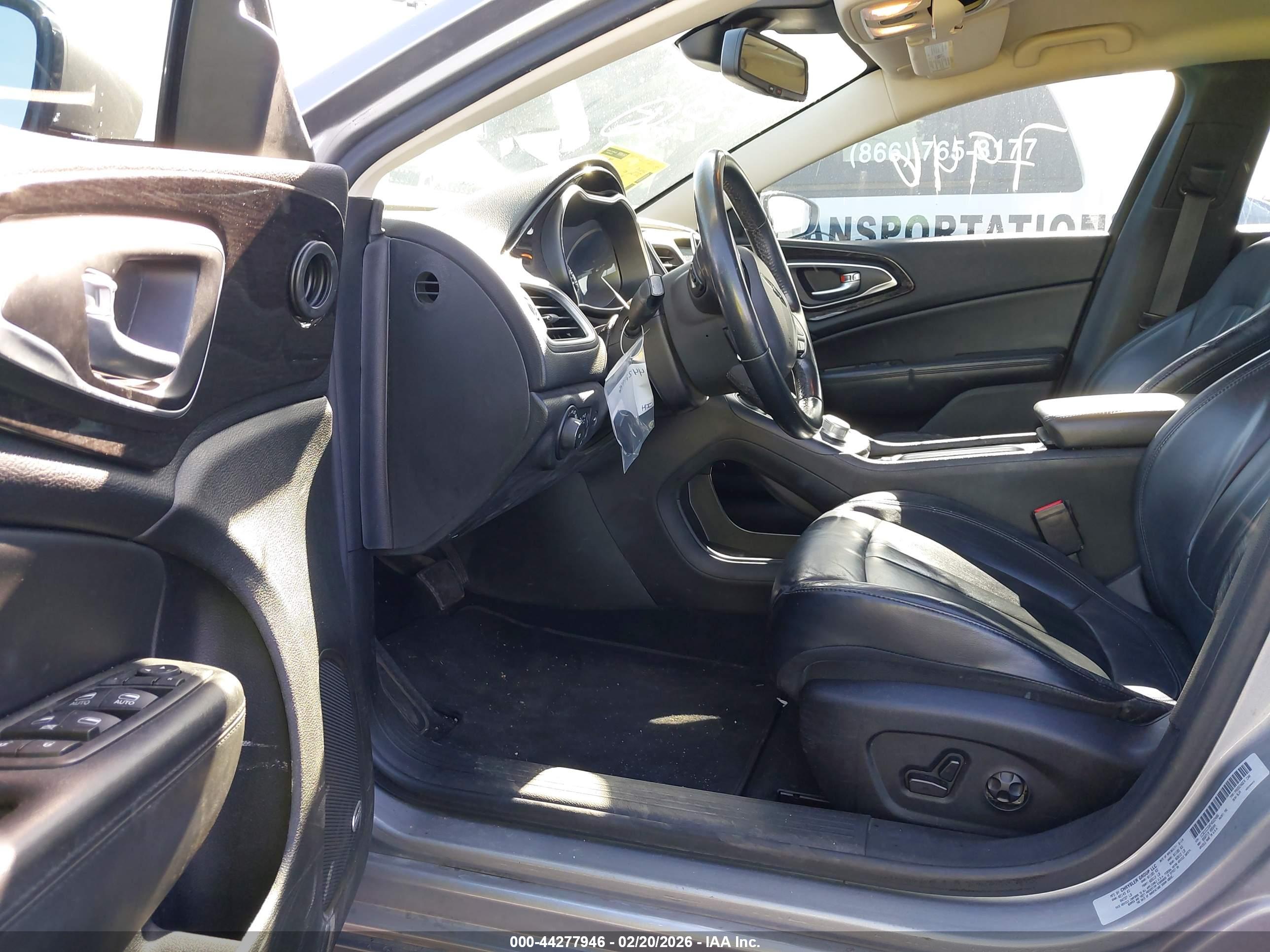 CHRYSLER 200 image 5