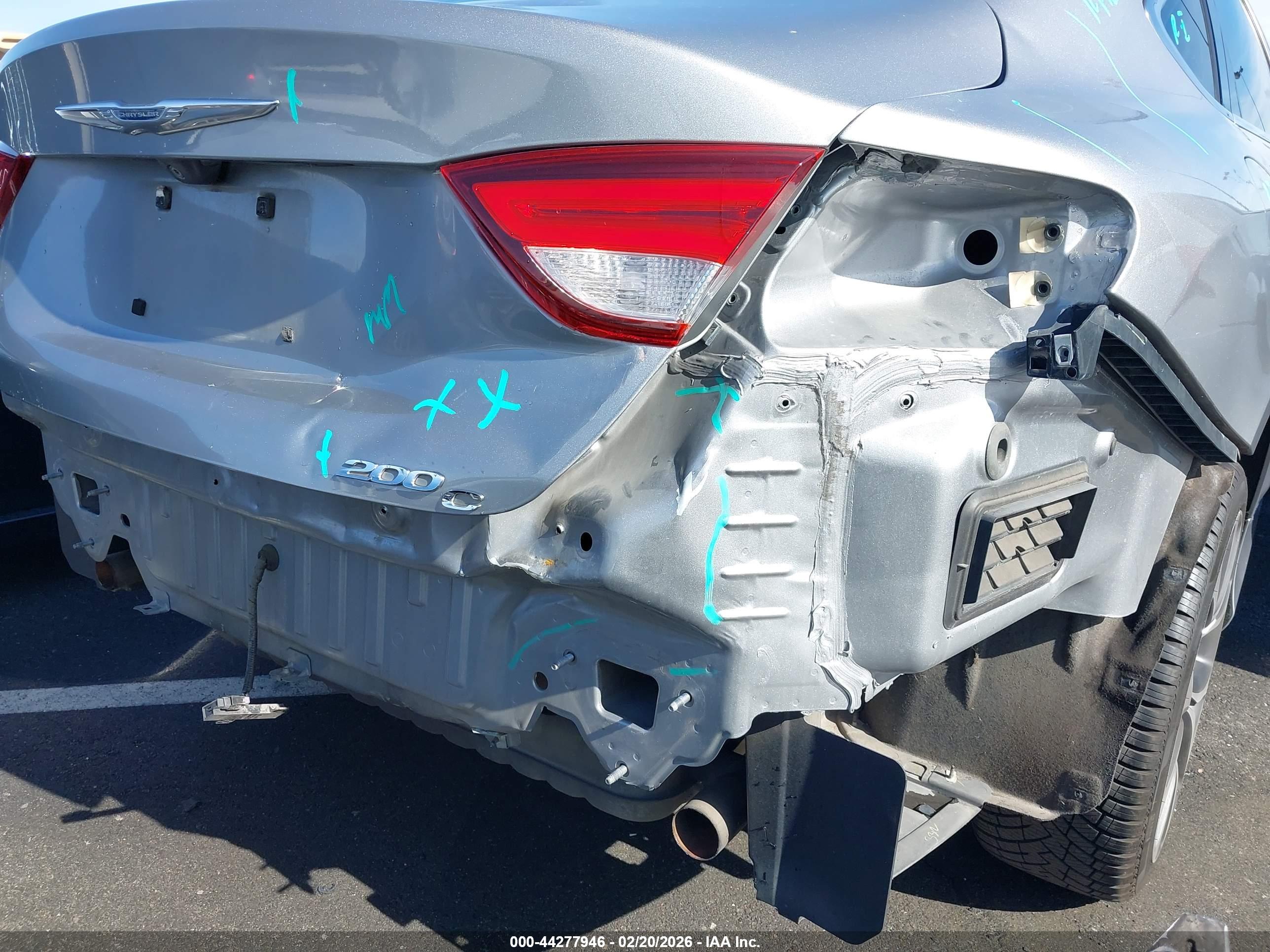 CHRYSLER 200 image 6
