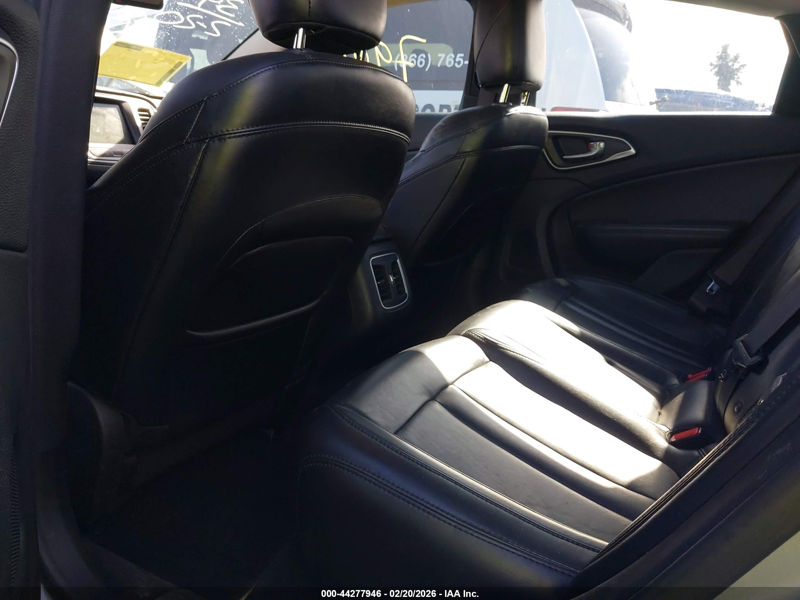 CHRYSLER 200 image 8
