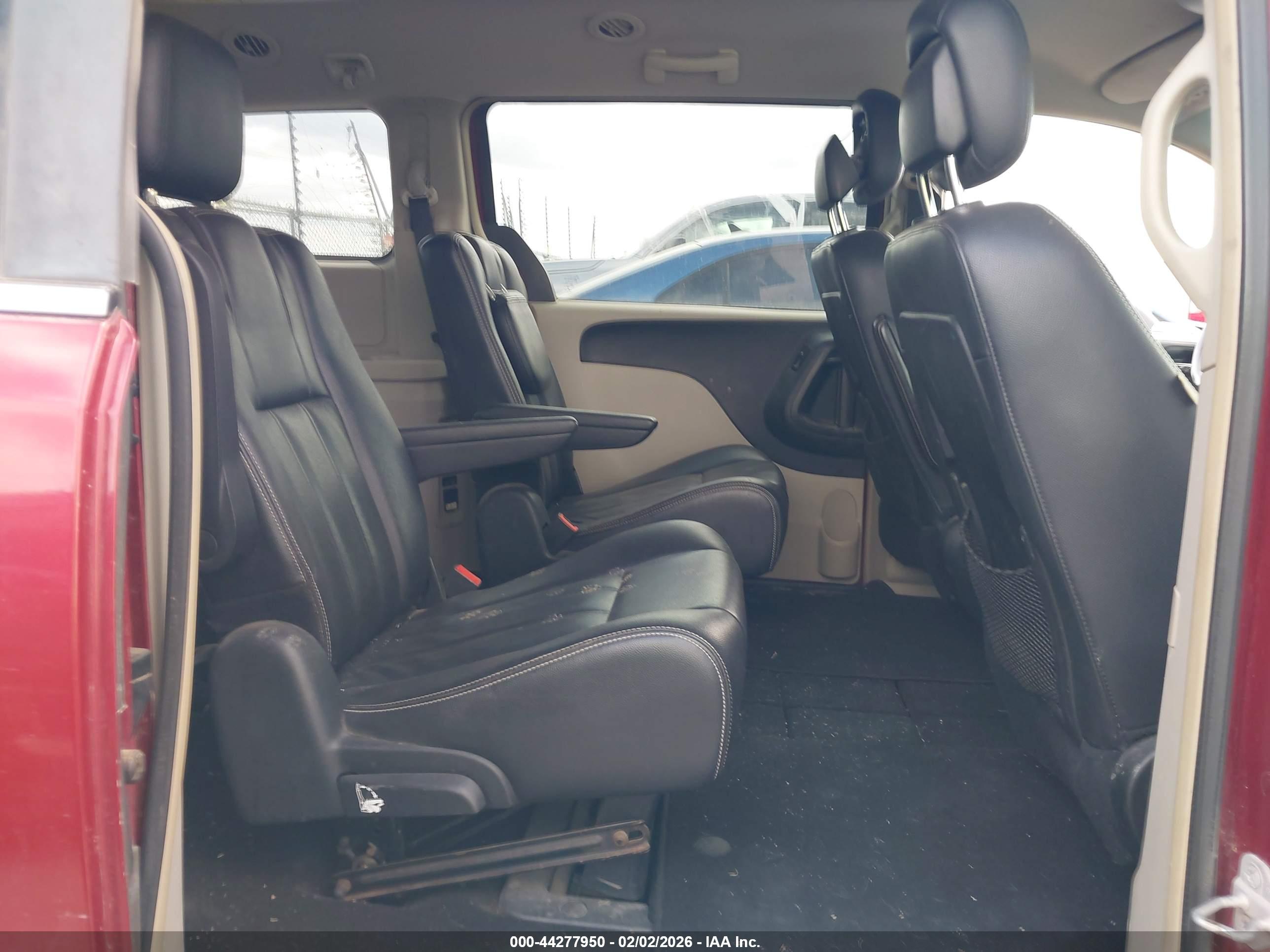 CHRYSLER TOWN image 8