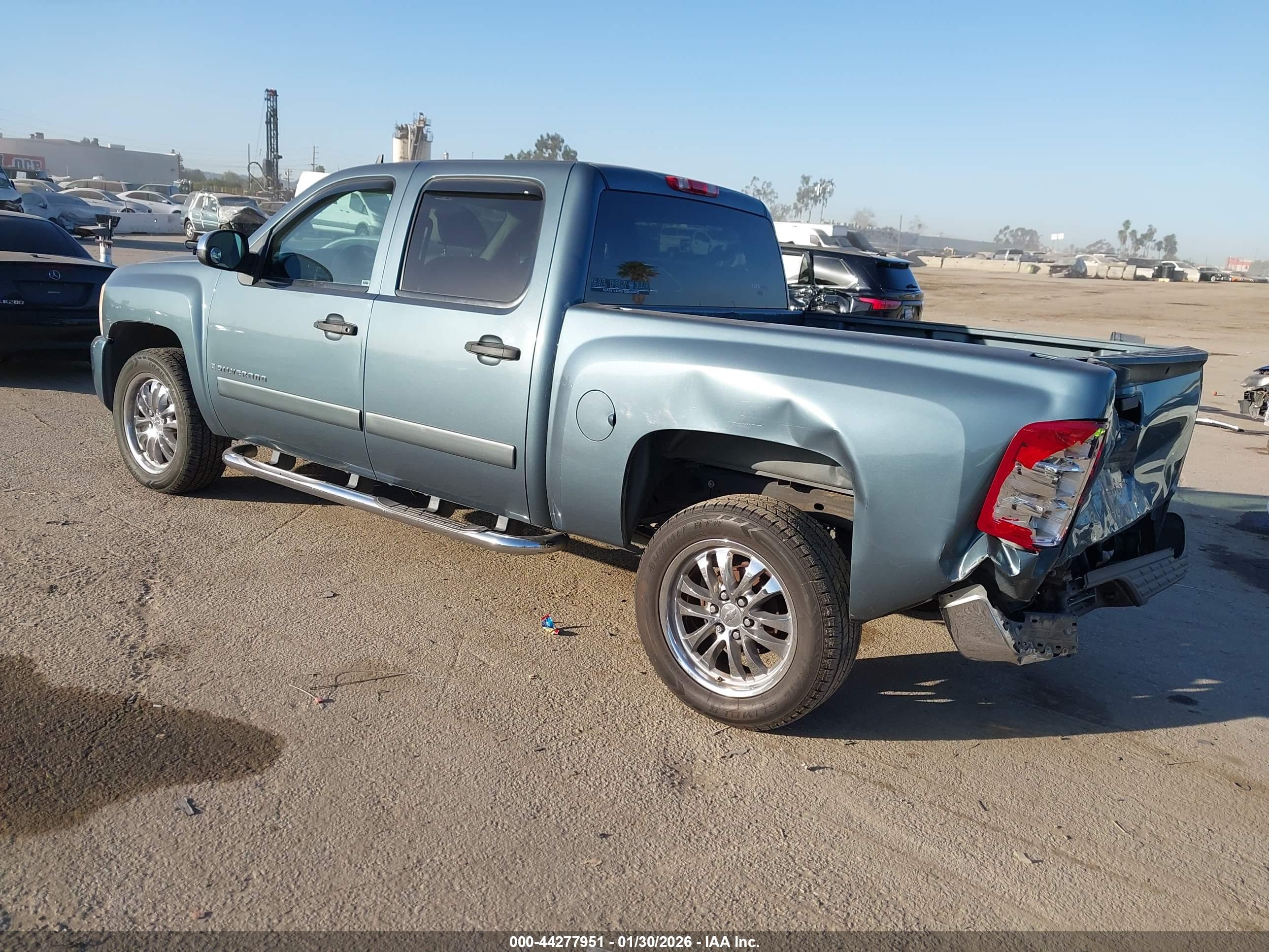 CHEVROLET SILVERADO image 3