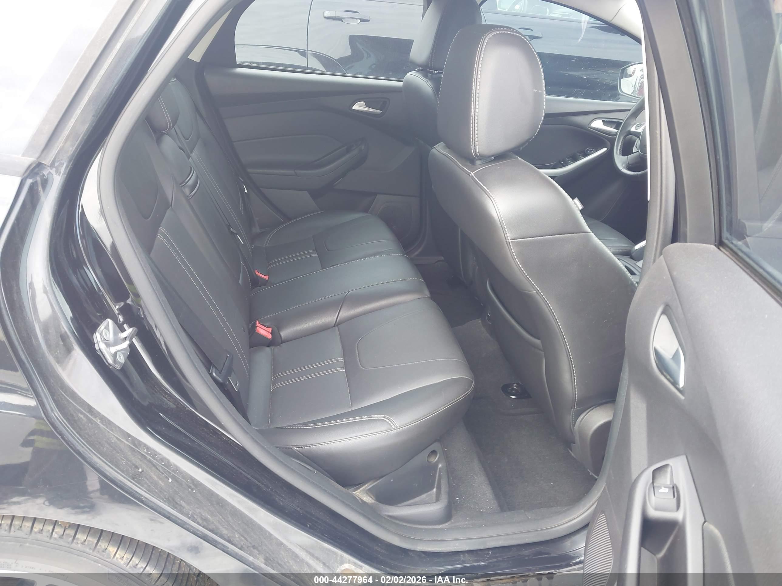 FORD FOCUS image 8