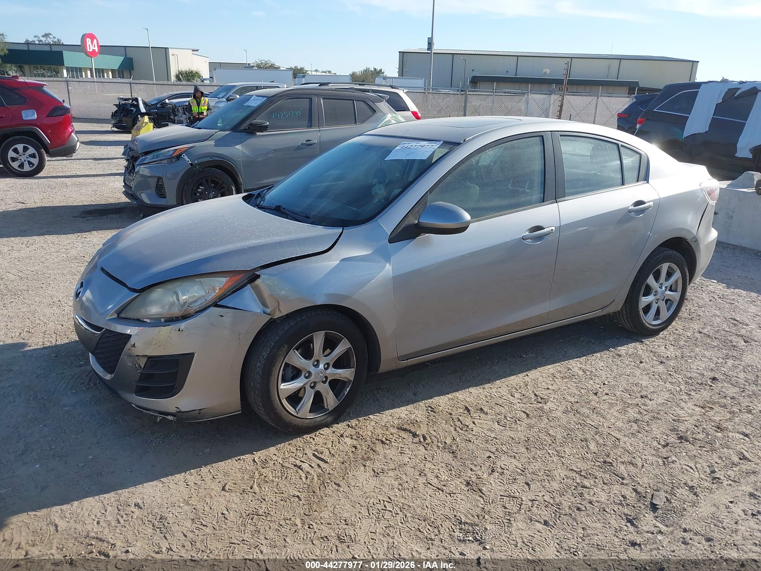 MAZDA MAZDA3 image 2