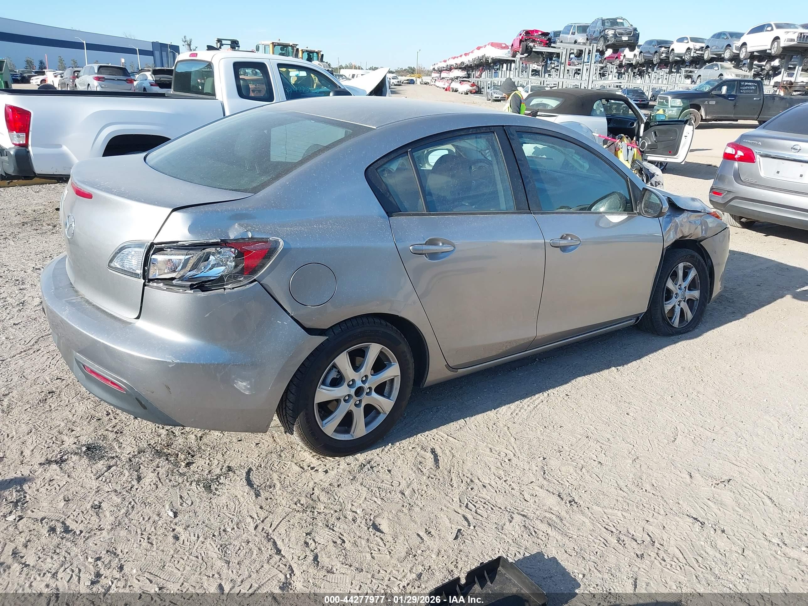 MAZDA MAZDA3 image 4