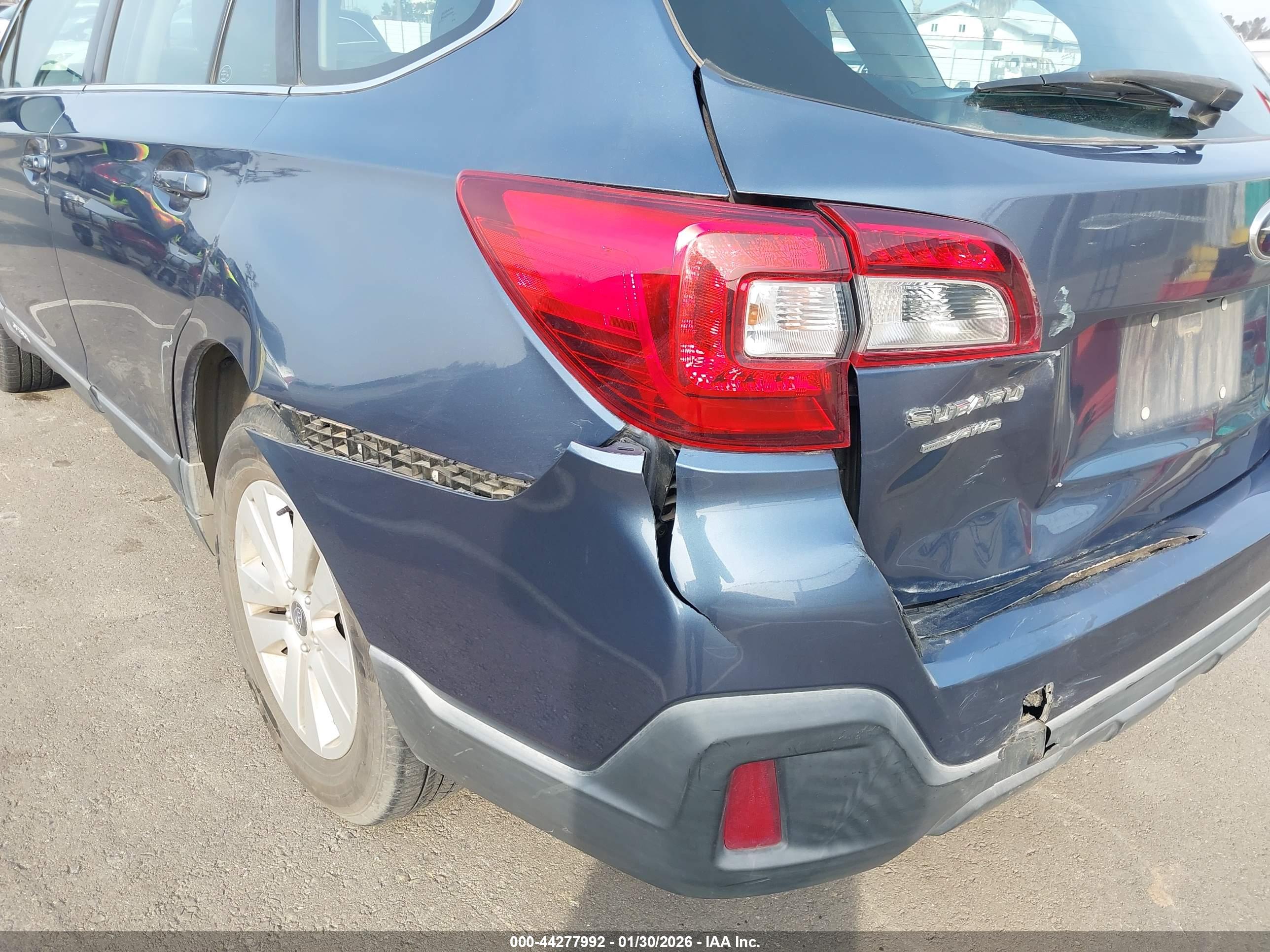 SUBARU OUTBACK image 6